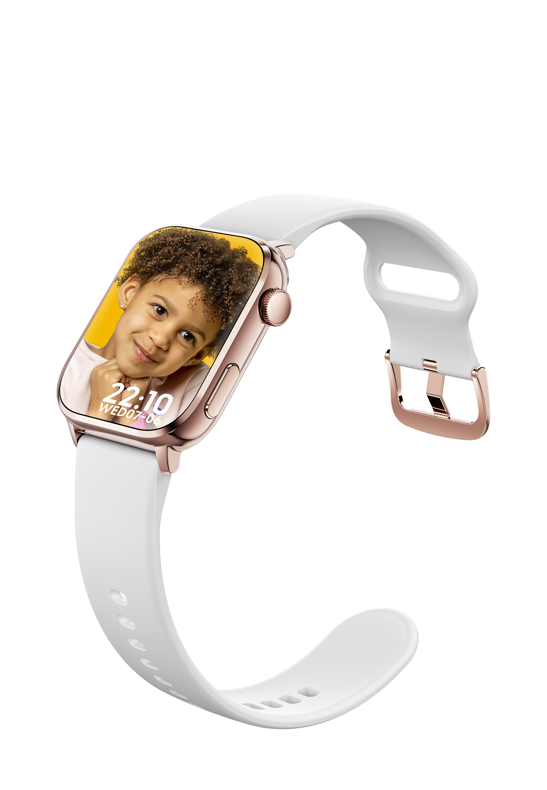 Eine weiße Smartwatch mit goldenem Rahmen zeigt das Foto eines lächelnden Kindes; weißes Armband sichtbar.