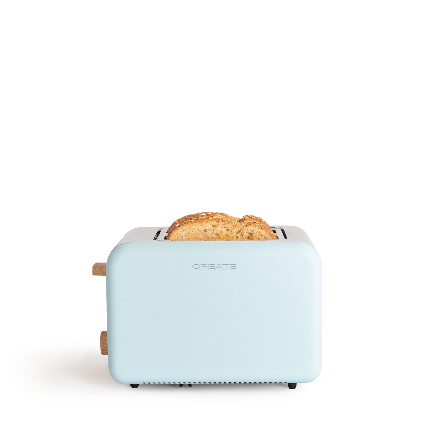 Tostadora azul con pan. Lados de madera, fondo blanco.