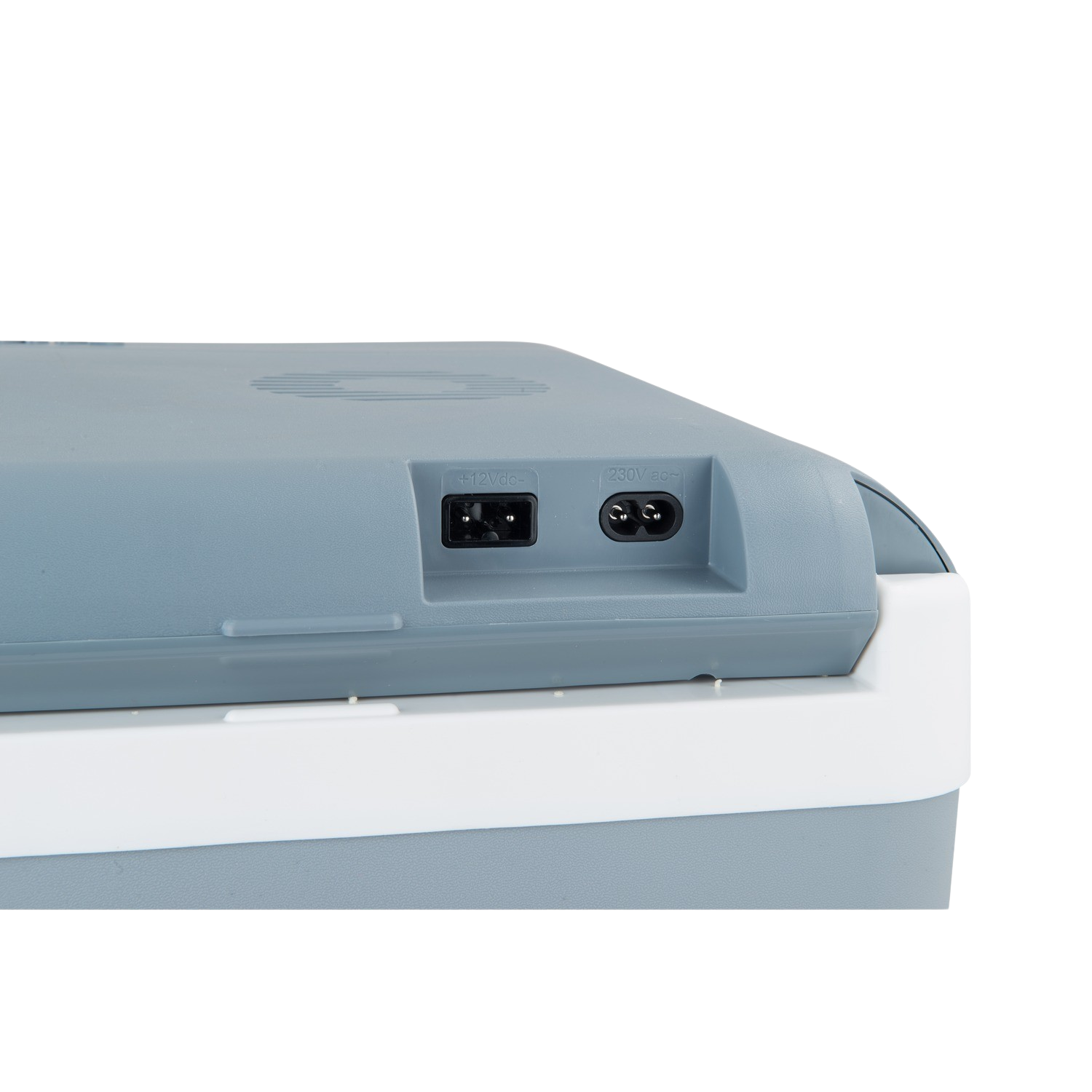 Zbliżenie szarej i białej chłodziarki, pokazujące wejścia zasilania.