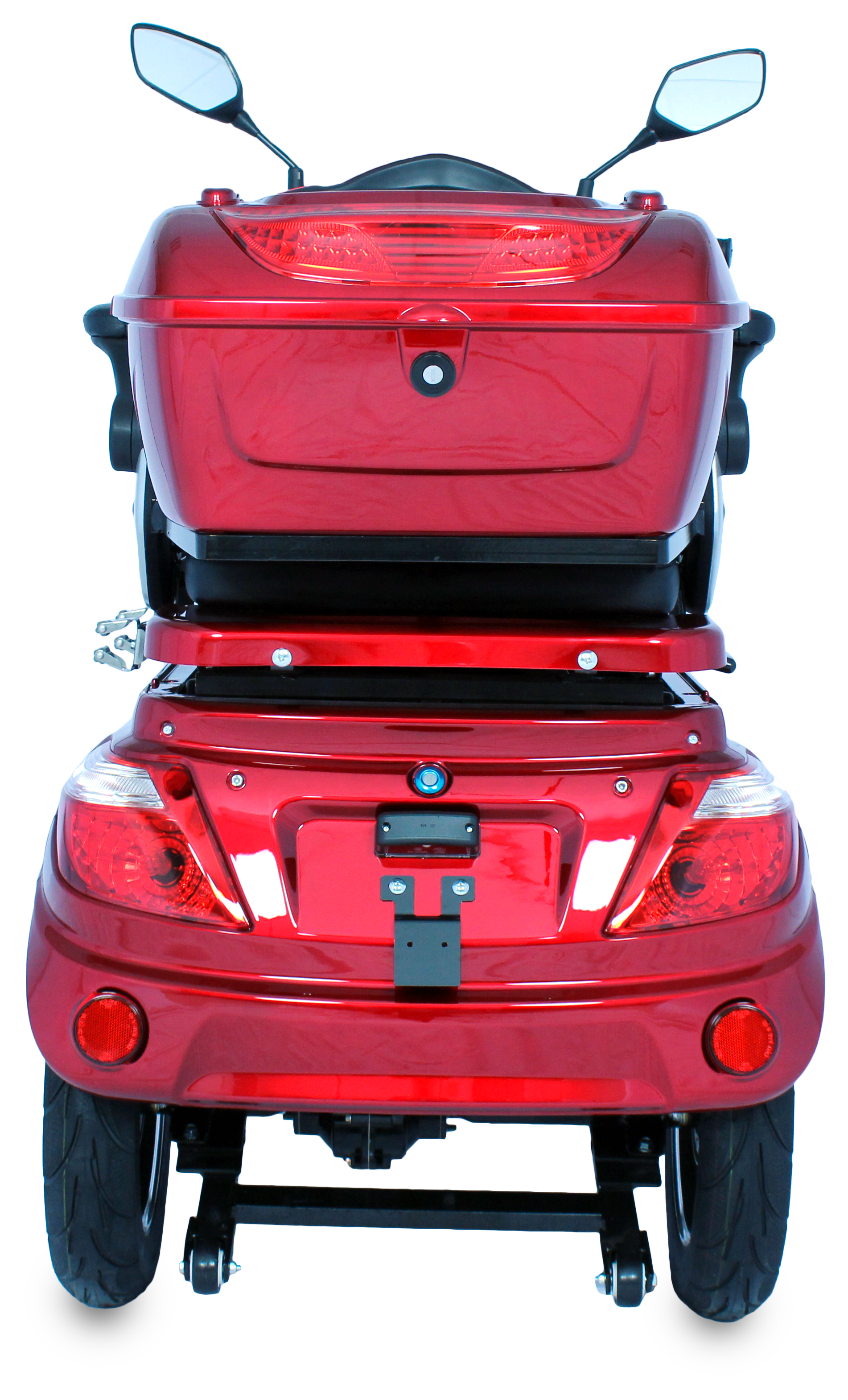 Roter Mobilitätroller von hinten, zeigt Lichter, Stauraum und Räder, vor schwarzem Hintergrund.