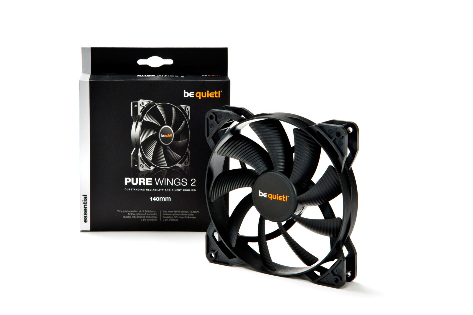 Een zwarte ventilator met een doos. De ventilator is zwart met de merknaam be quiet! en PURE WINGS 2.