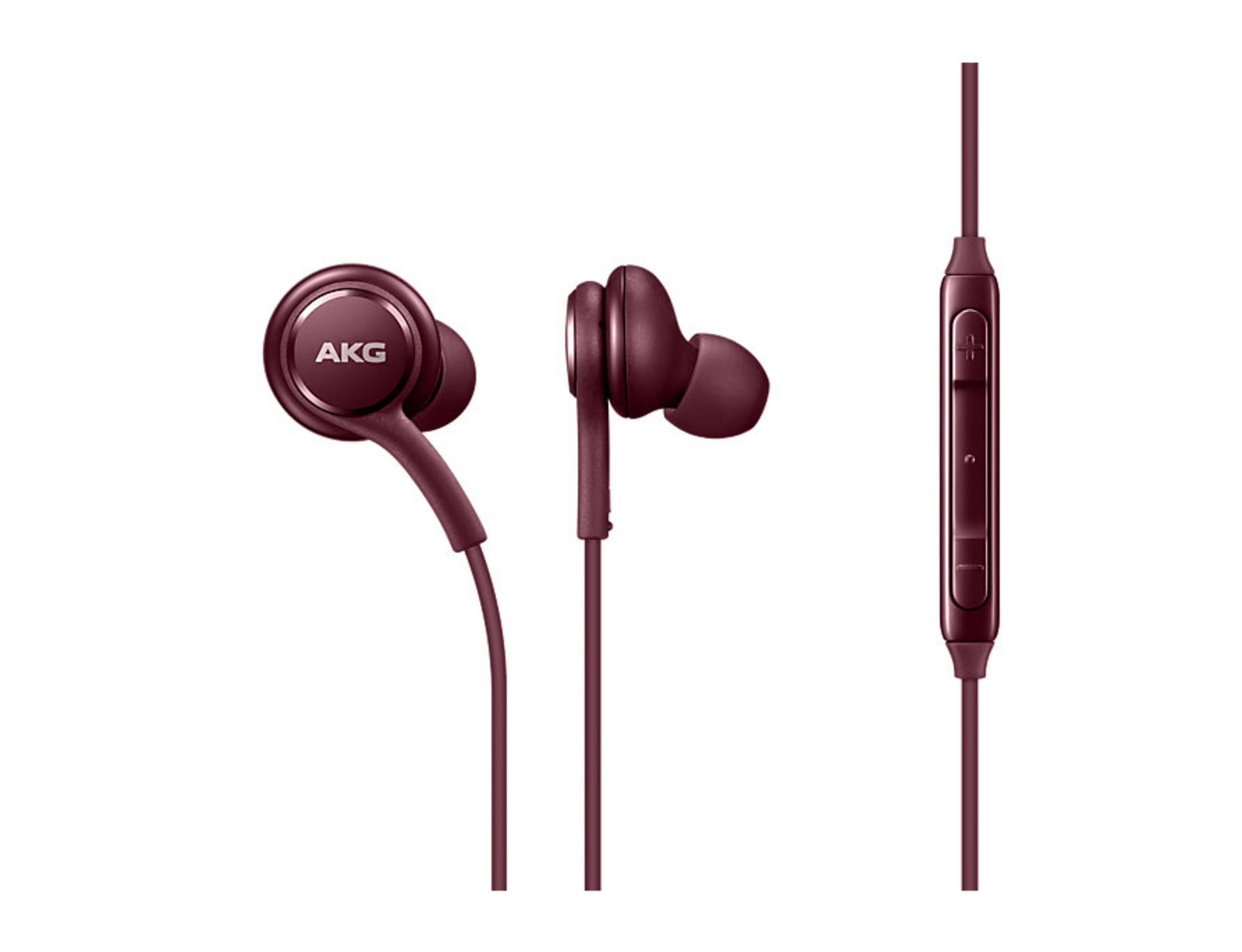 Auricolari AKG color borgogna con un modulo di controllo e tre elementi auricolari collegati da un filo.