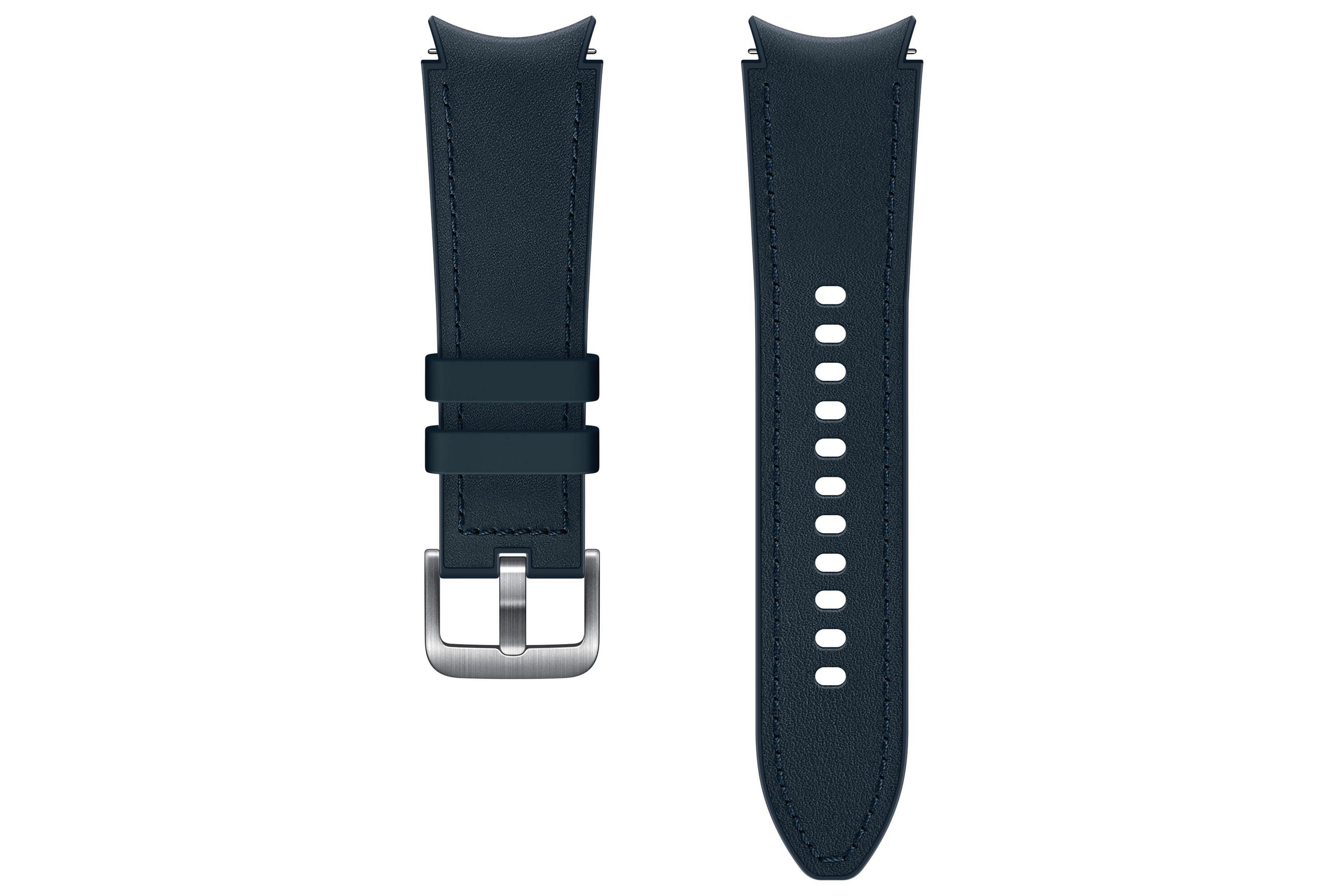 Zwei dunkelblaue Smartwatch-Armbänder mit silberner Schnalle, nebeneinander, auf weißem Hintergrund.
