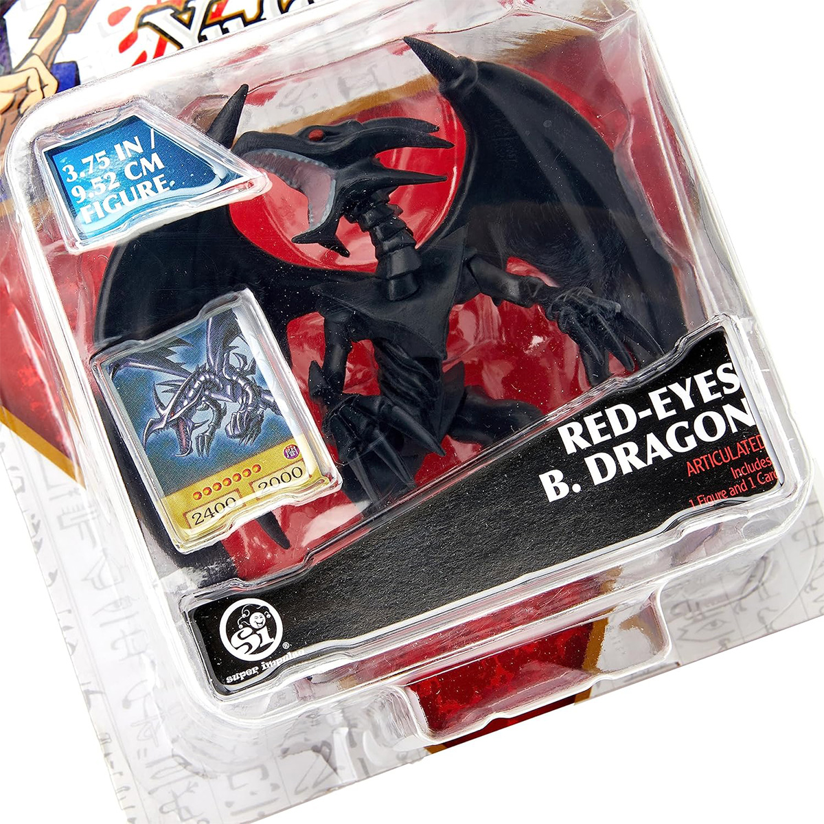 Ein Yu-Gi-Oh! Red-Eyes B. Dragon Spielzeug in seiner Verpackung. Die Figur ist schwarz mit roten Akzenten.