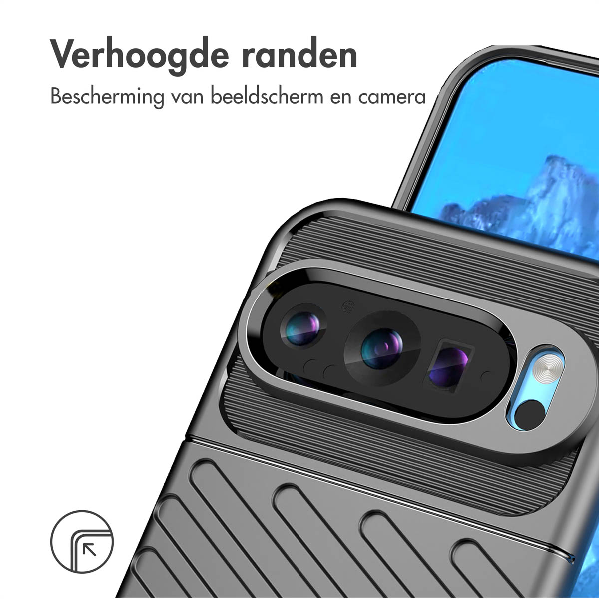 Close-up van een telefoonhoesje met een camera-uitsparing. De hoes is grijs met een gestructureerd ontwerp.