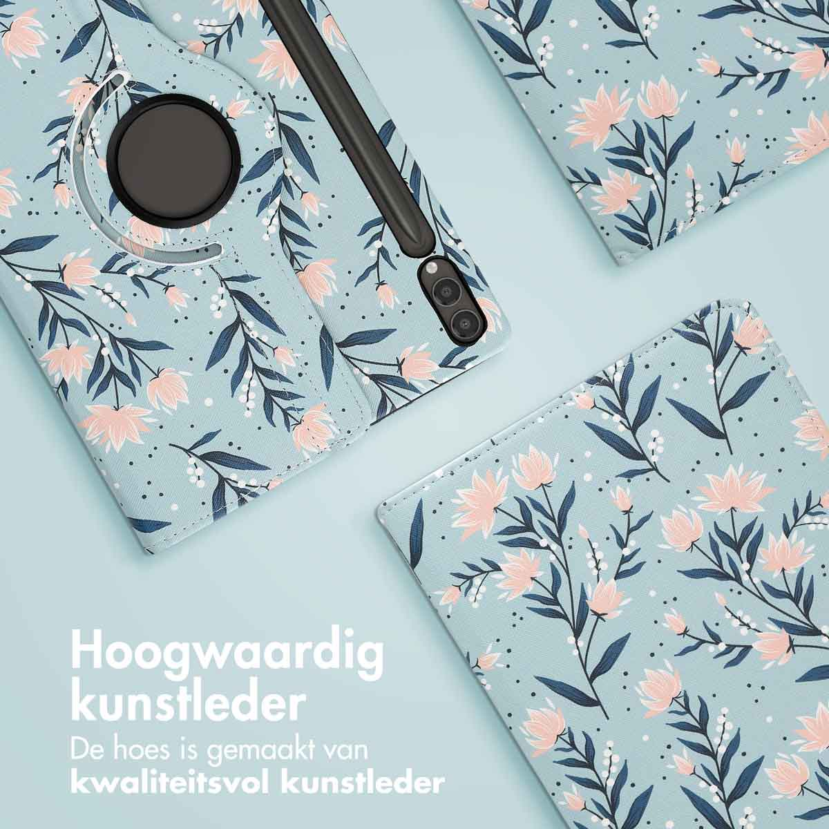 Meerdere tablethoezen met bloemenontwerp in lichtblauw en roze. Hoogwaardig kunstleer.