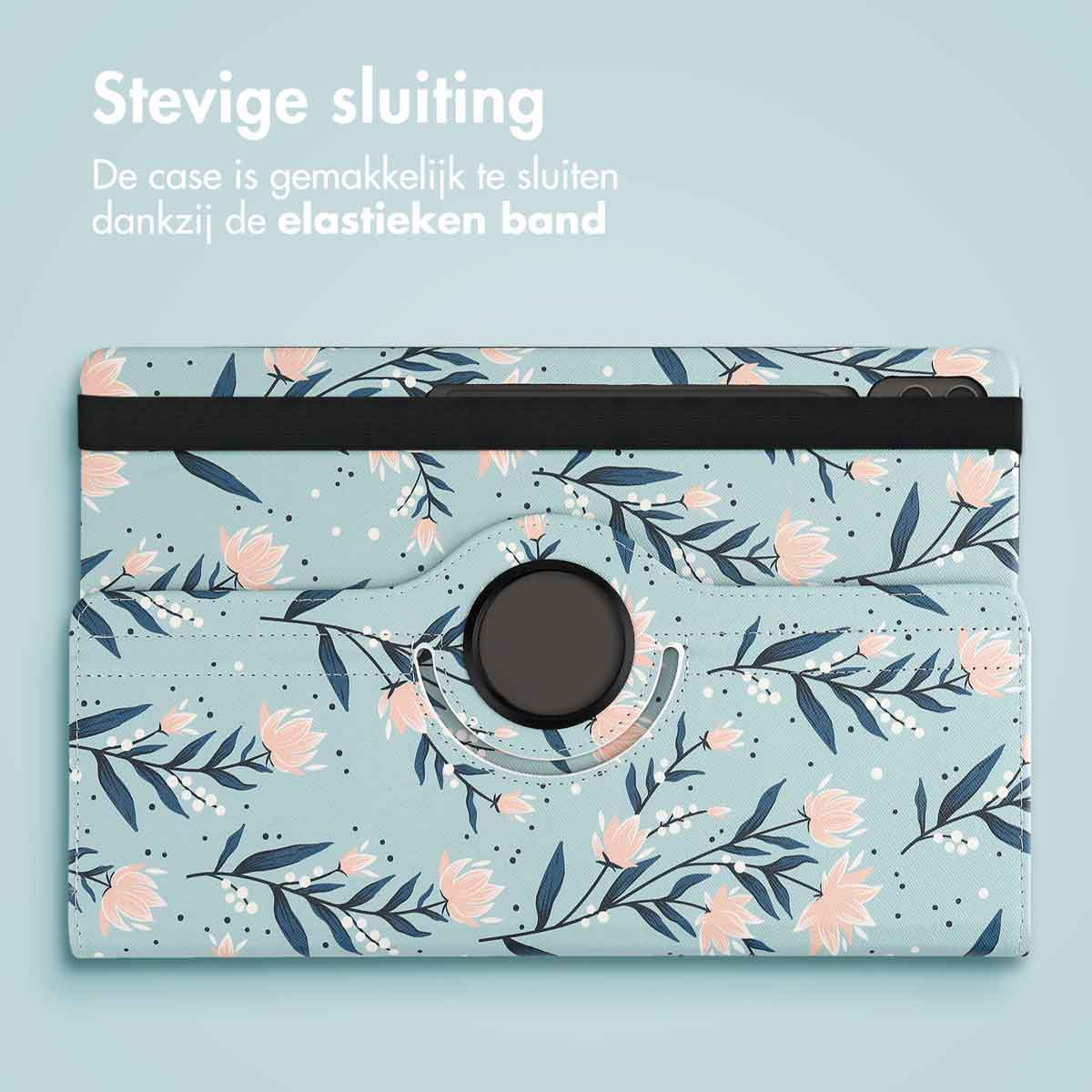 Tablethoes. Blauw bloemmotief met een zwarte elastische band. Zwarte cirkel op de hoes.