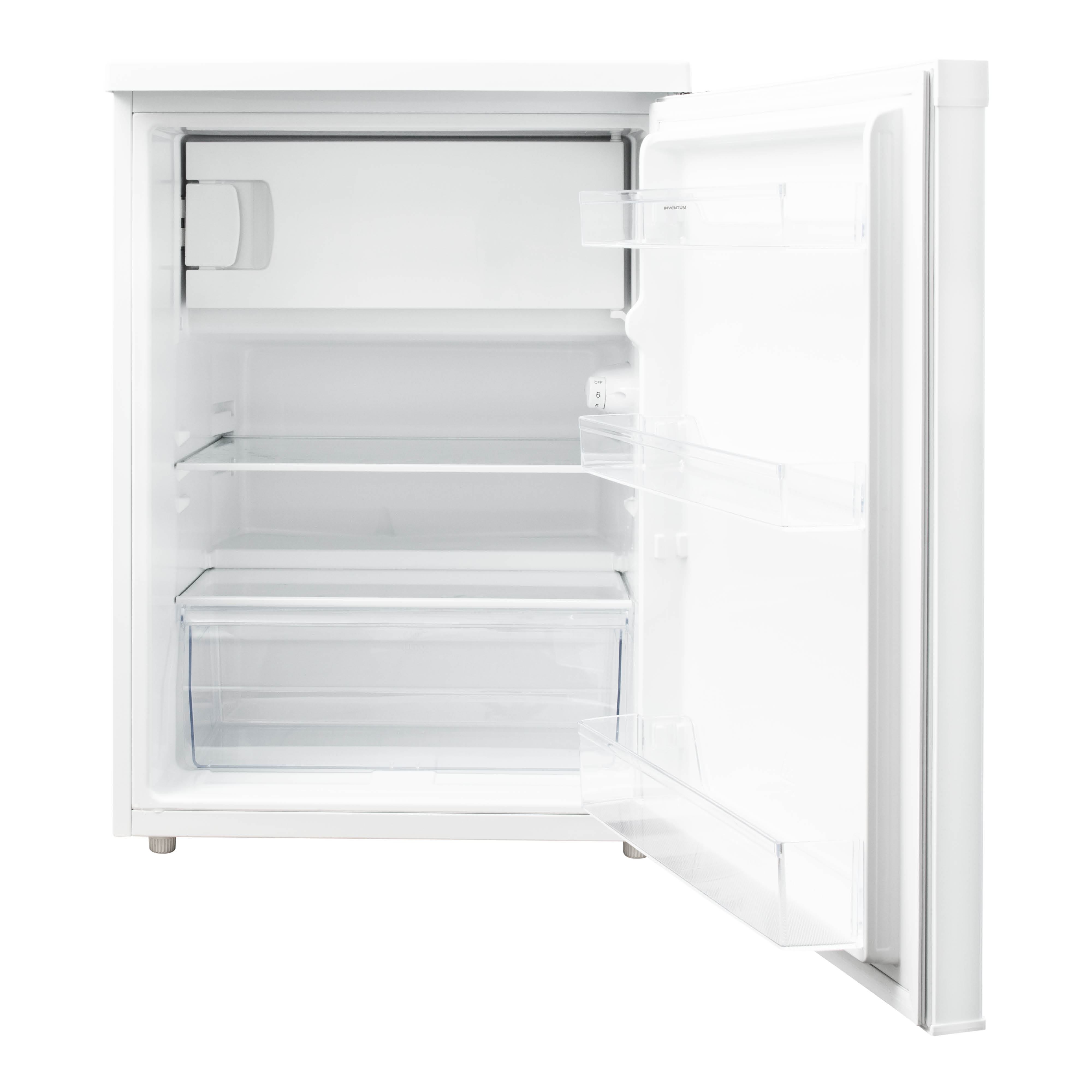 Witte koelkast met open deur, met planken en laden. Wit interieur.