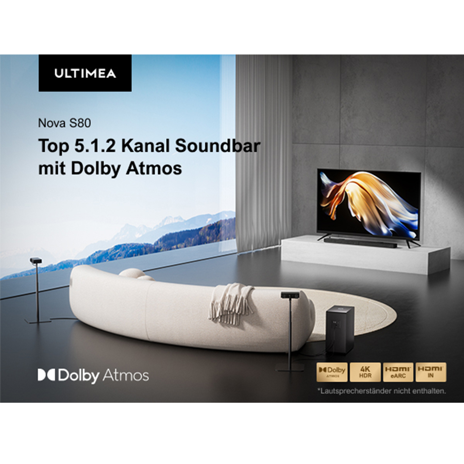 Wohnzimmerszene mit Soundbar, Couch und kleinem schwarzen Lautsprecher.