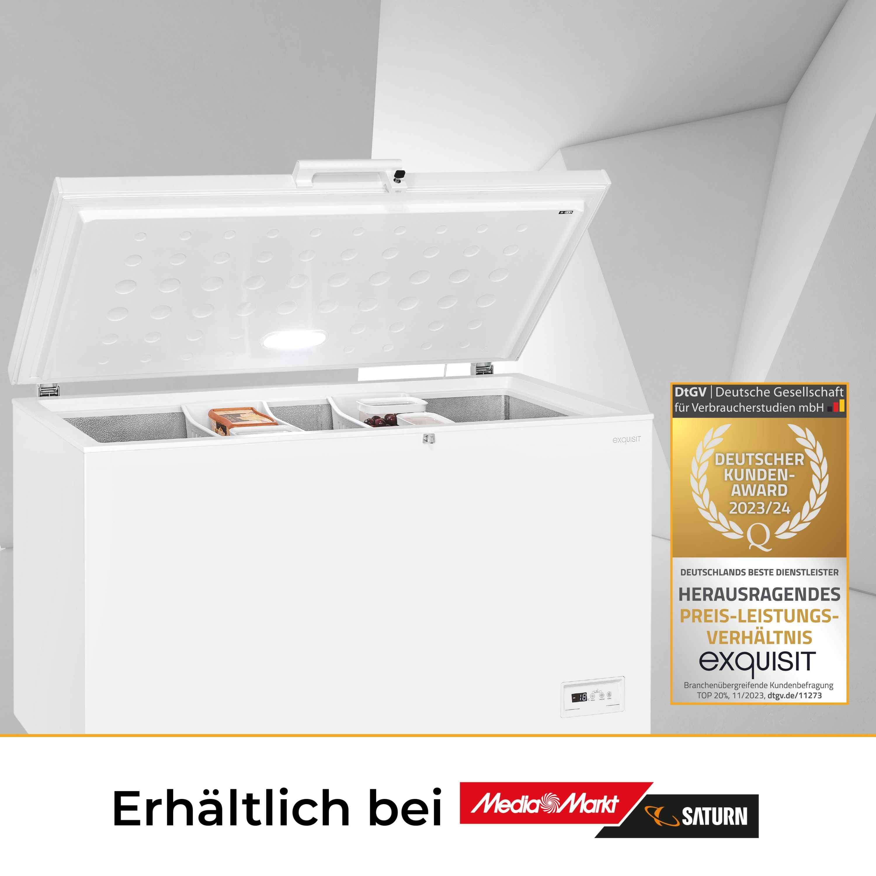 Weiße Exquisit-Truhe, geöffnet. Auszeichnungen, Logo. Weißer Hintergrund.