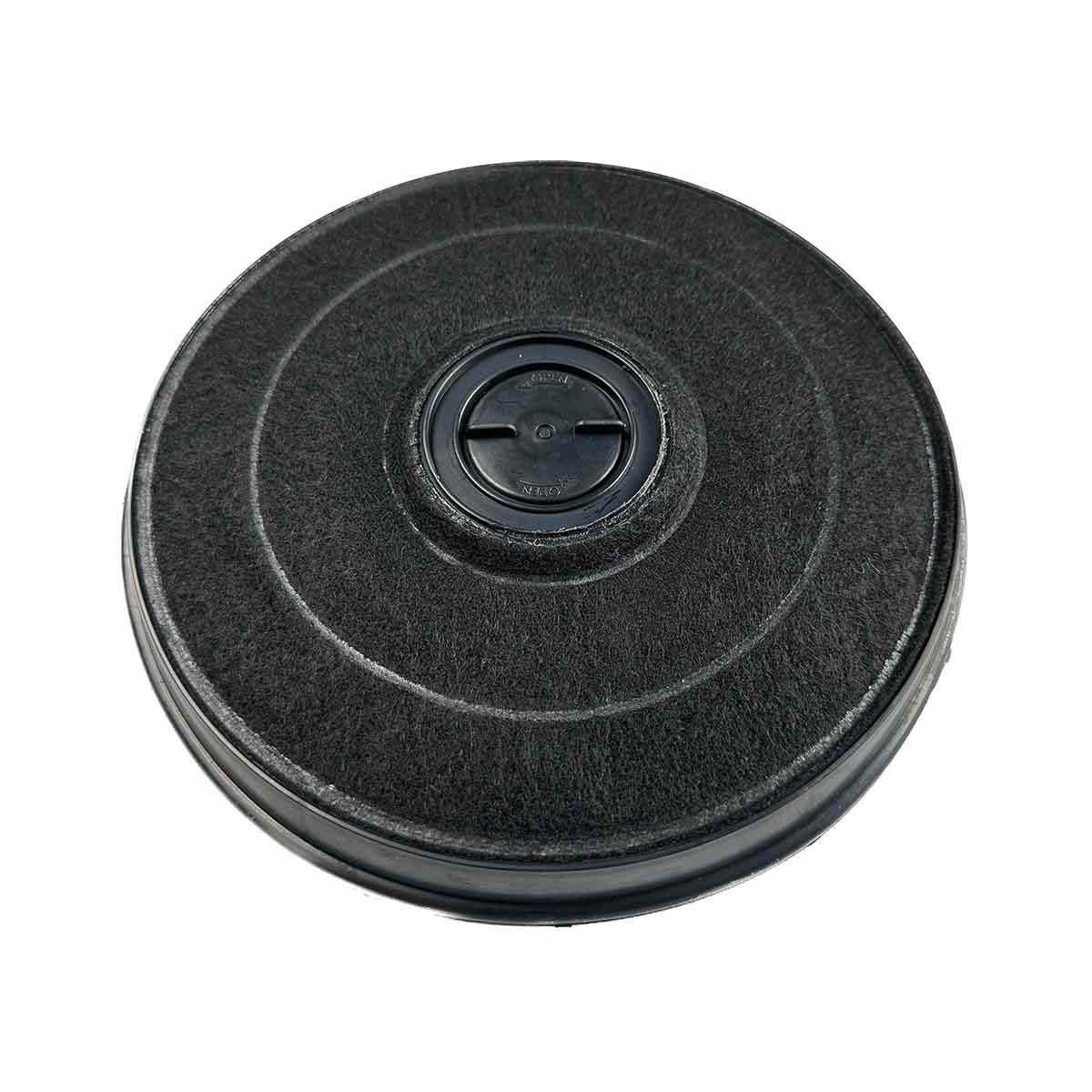 Schwarzer runder Luftfilter mit zentraler Kappe. Der Filter hat eine strukturierte Oberfläche. Weißer Hintergrund.