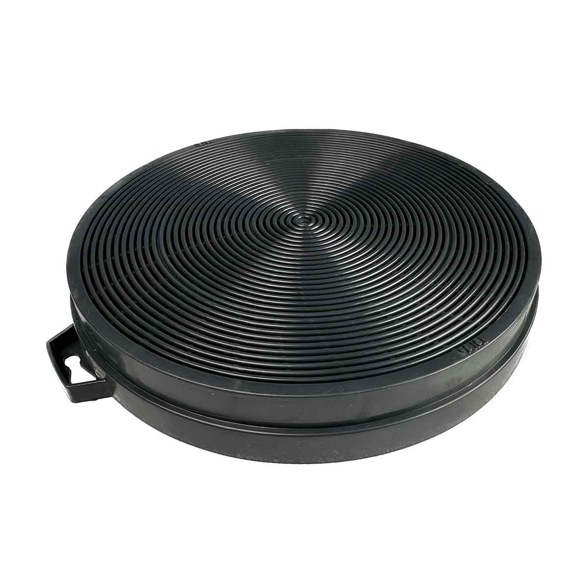 Schwarzer kreisförmiger Aktivkohlefilter mit Griff. Spiralförmiges Design mit glatter Oberfläche.