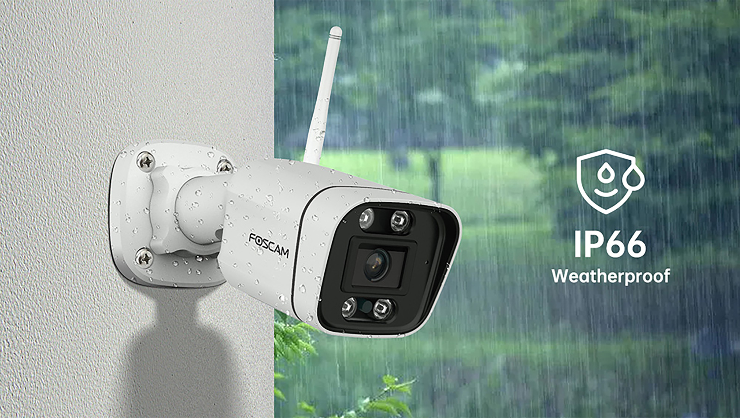 Biała kamera monitoringu Foscam zamontowana na ścianie, z deszczem. Etykieta IP66 odporna na warunki atmosferyczne.