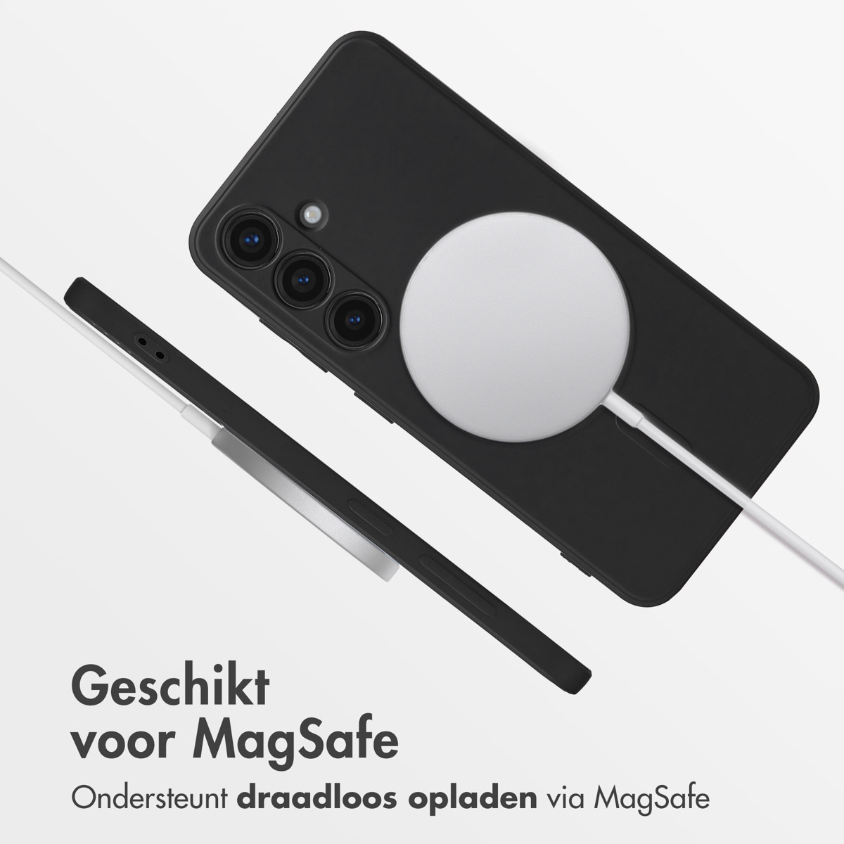 Zwarte smartphone met MagSafe-oplader, verbonden via een witte kabel.