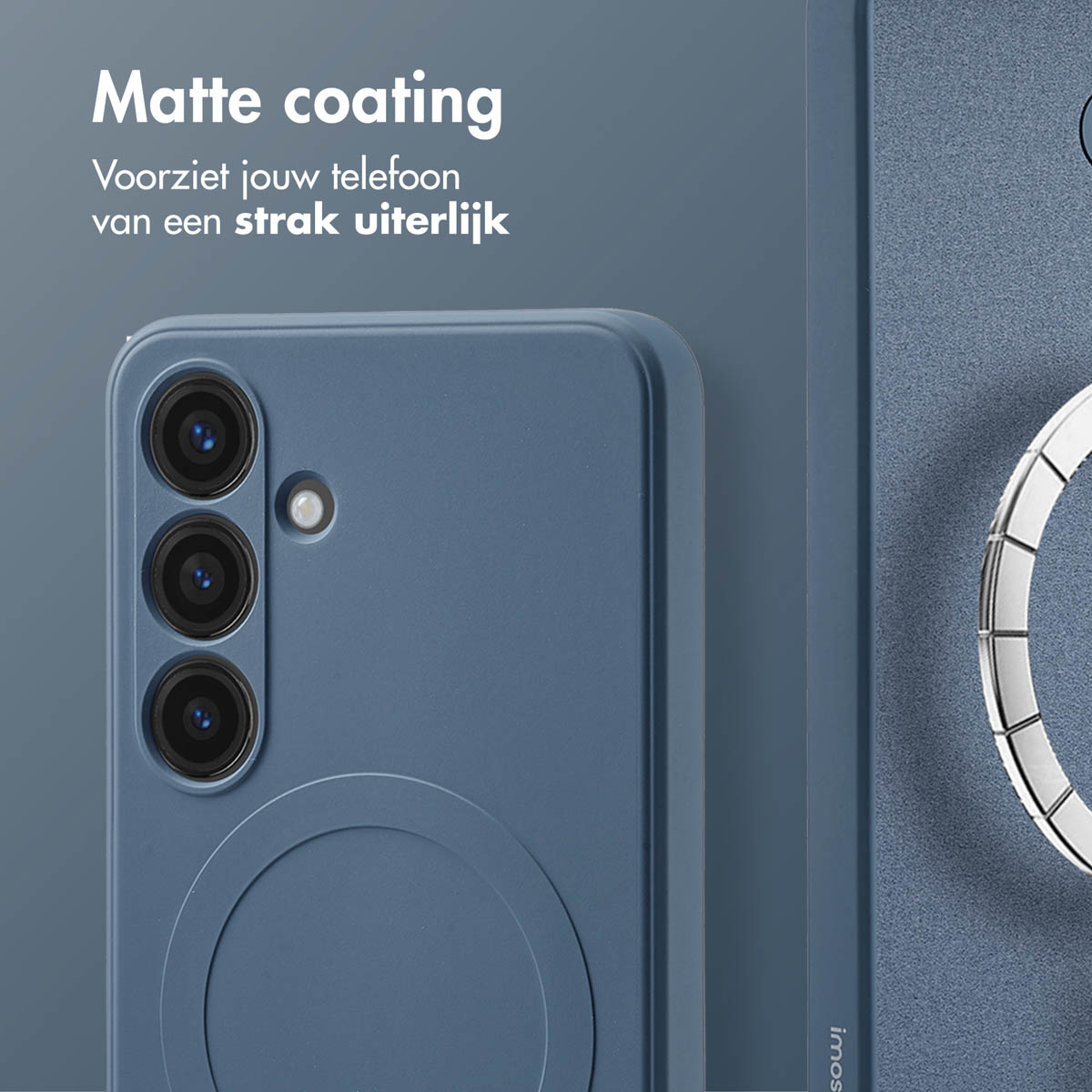 Gros plan d'une coque bleue mate, montrant les découpes de l'appareil photo.