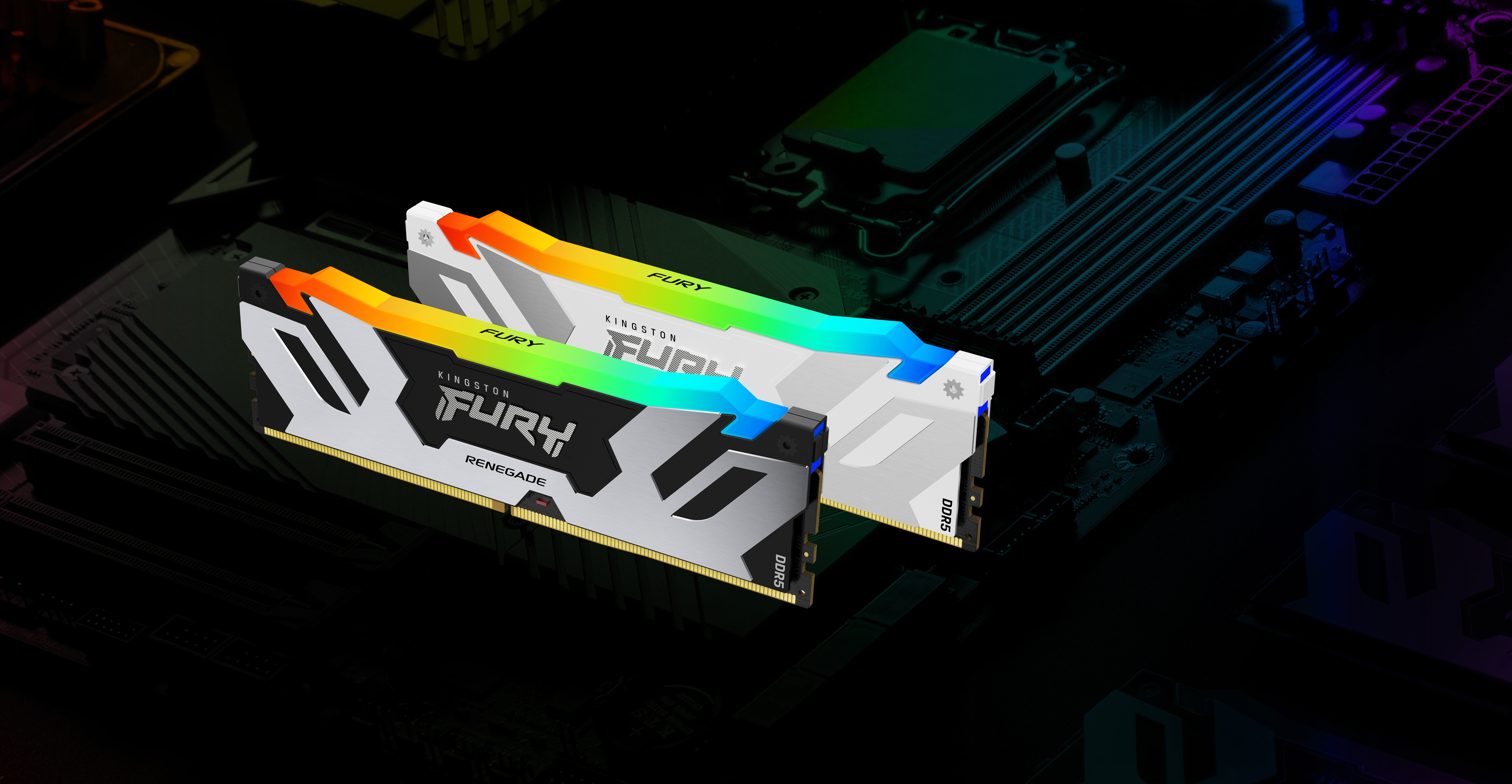 Dwa moduły pamięci Kingston FURY Renegade DDR4 z podświetleniem RGB.