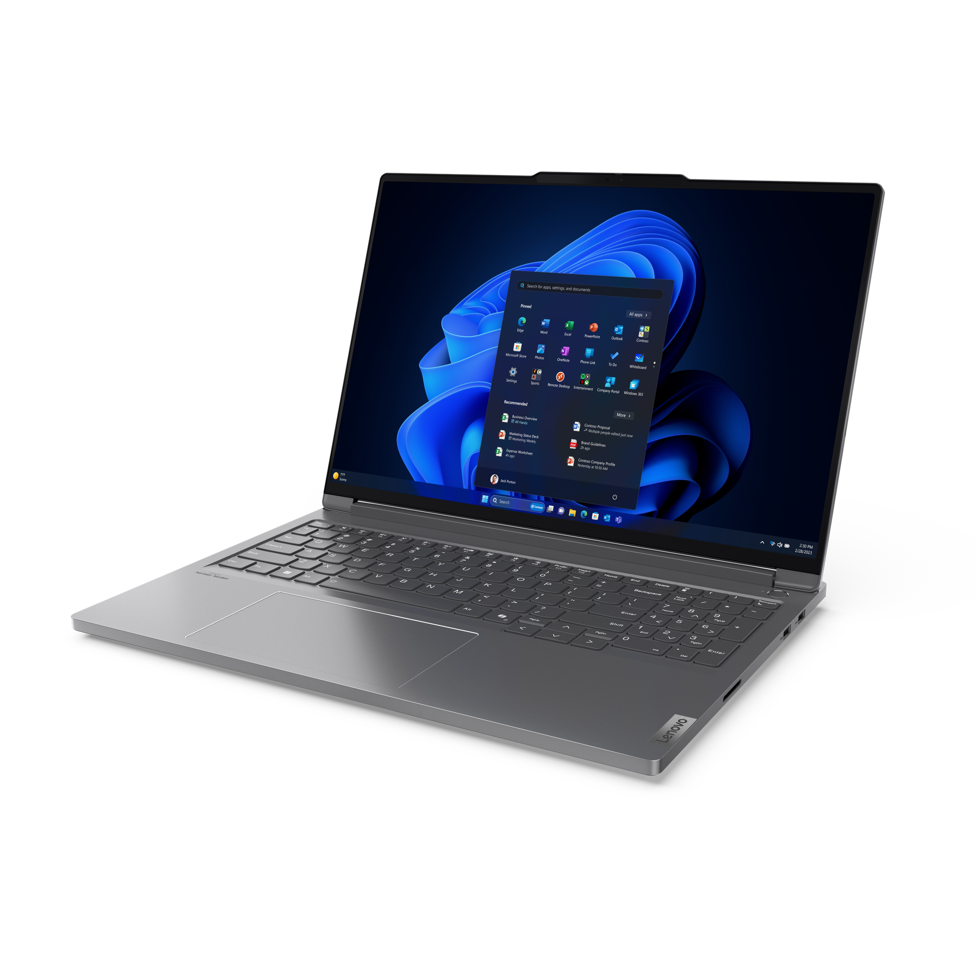 Un laptop grigio con schermo scuro che mostra un'interfaccia Windows 11, sfondo bianco.