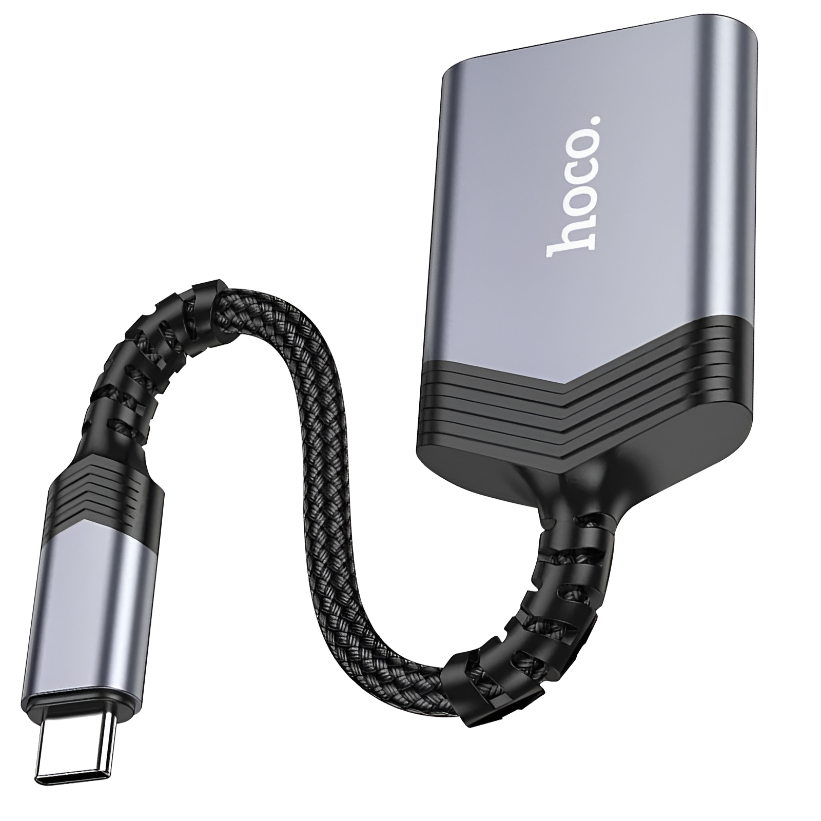Un adattatore USB-C grigio argento con un cavo intrecciato nero. L'adattatore è su una superficie bianca.
