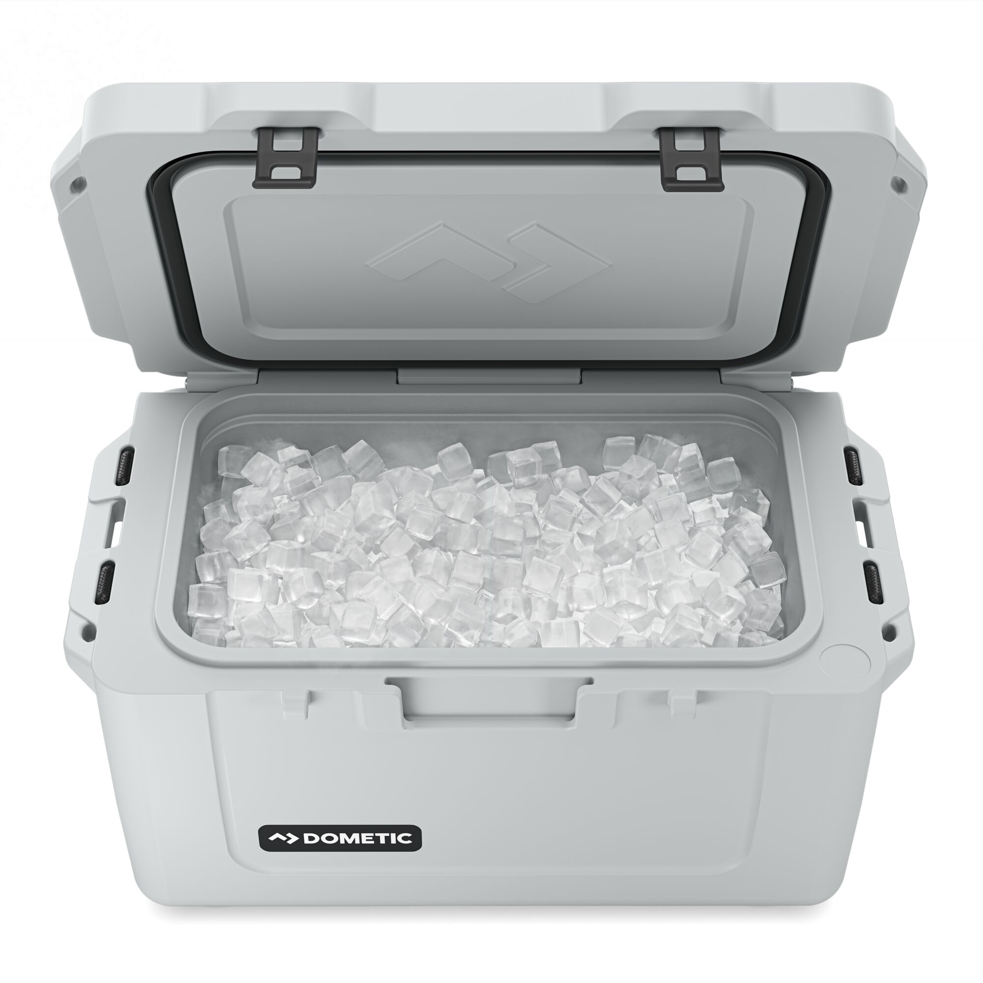 Open witte koelbox gevuld met ijsblokjes. Witte achtergrond.