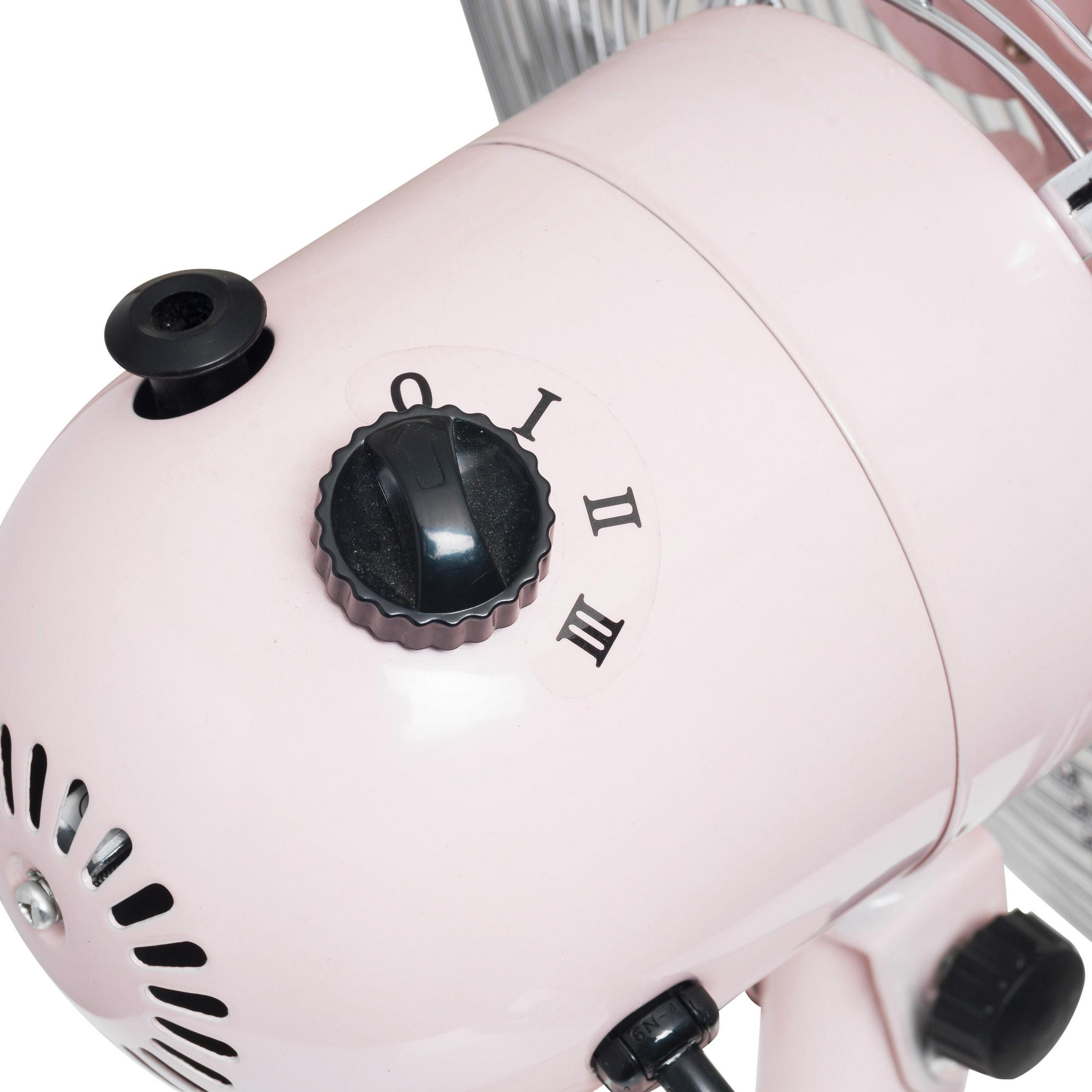 Primo piano della manopola di controllo di un ventilatore vintage rosa, con impostazioni.