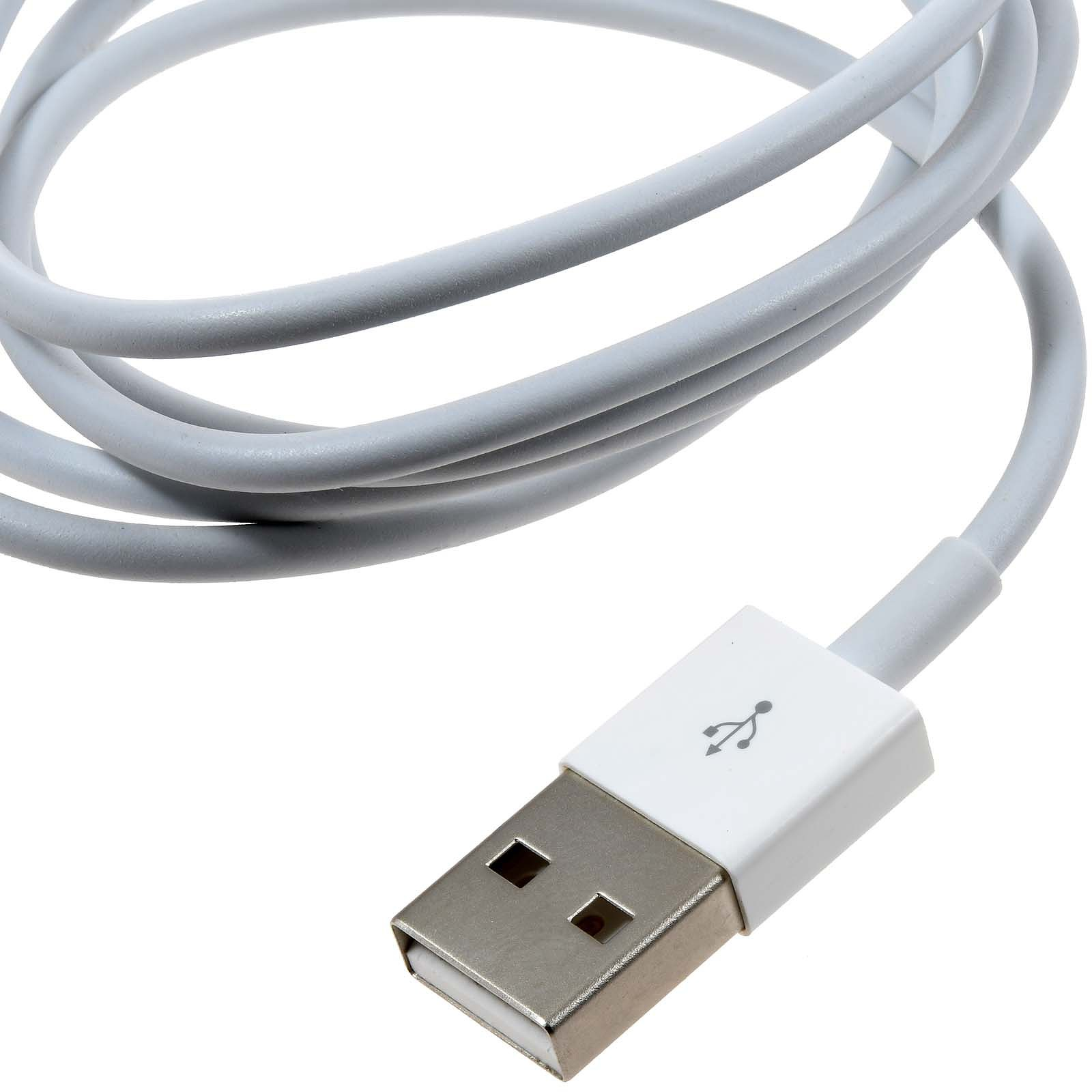 Weißes USB-Kabel mit einem USB-Anschluss und einem USB-Port, auf weißem Hintergrund.