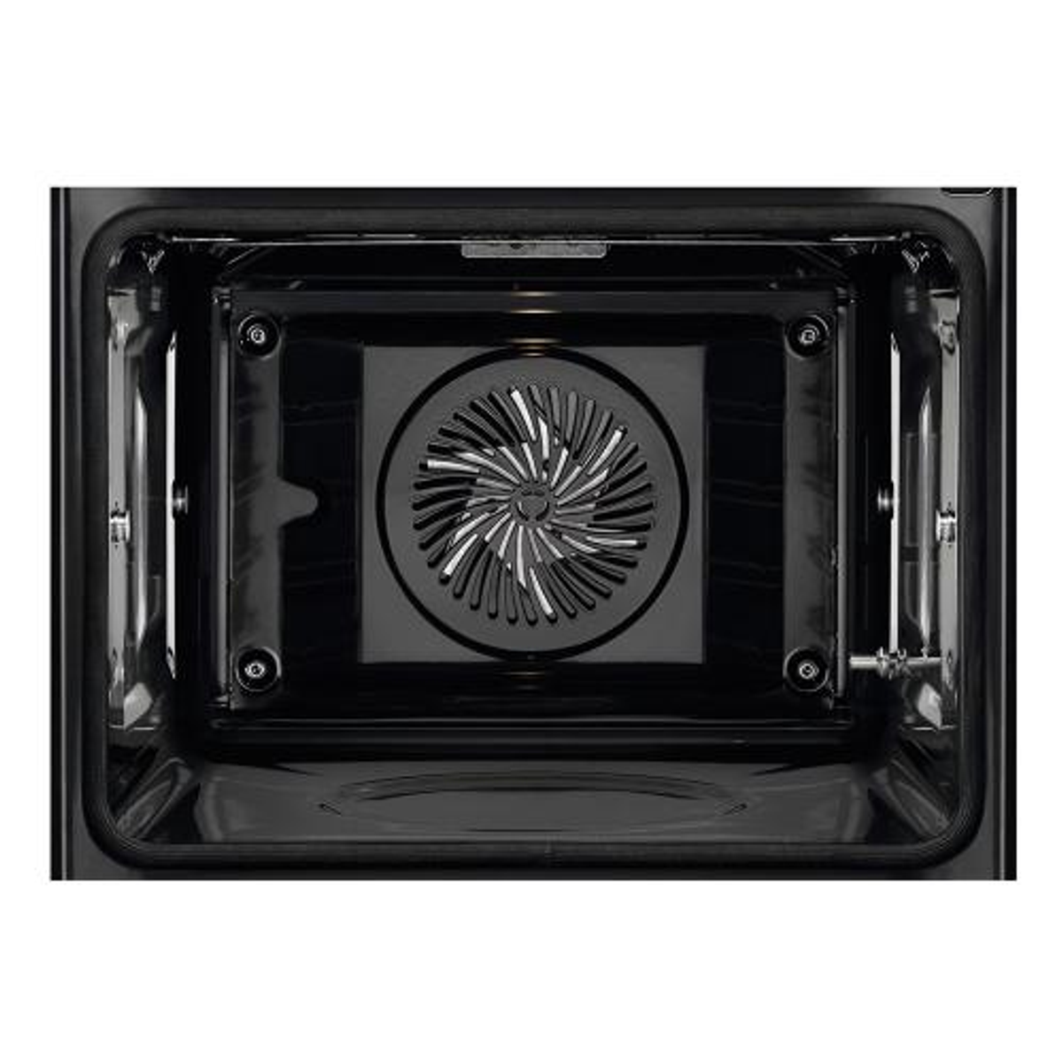Interior de un horno, mirando hacia atrás. Incluye un ventilador y el interior.
