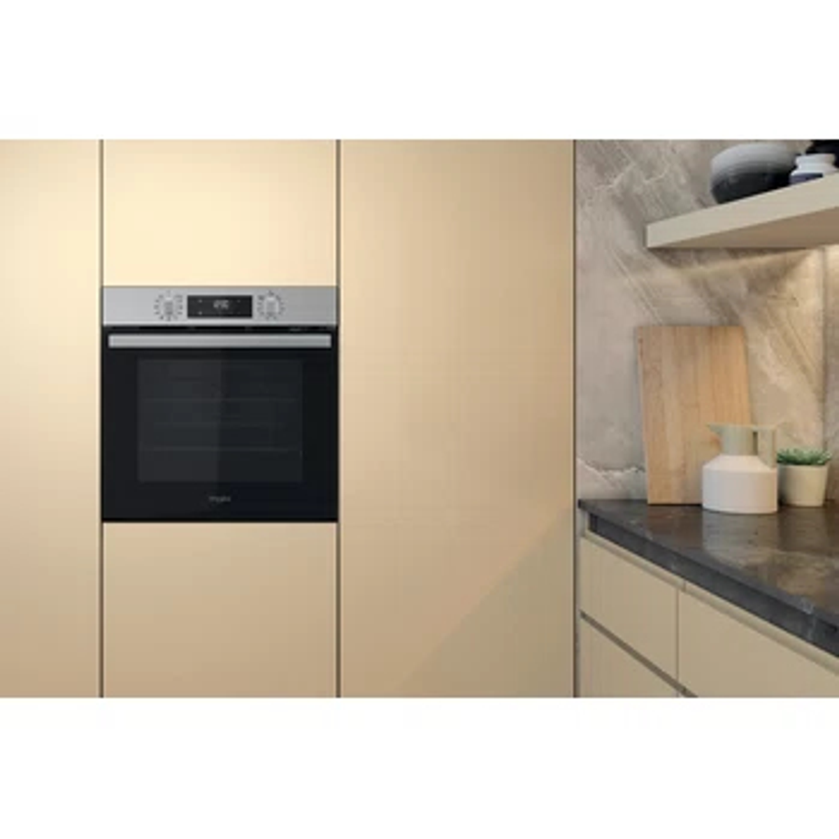 Forno integrato in un mobile beige, porta nera, display digitale e dettagli argentati.