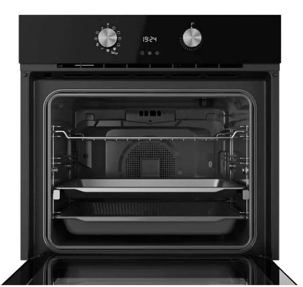 Horno negro con puerta abierta, interior con rejillas y bandejas, pantalla de reloj digital.