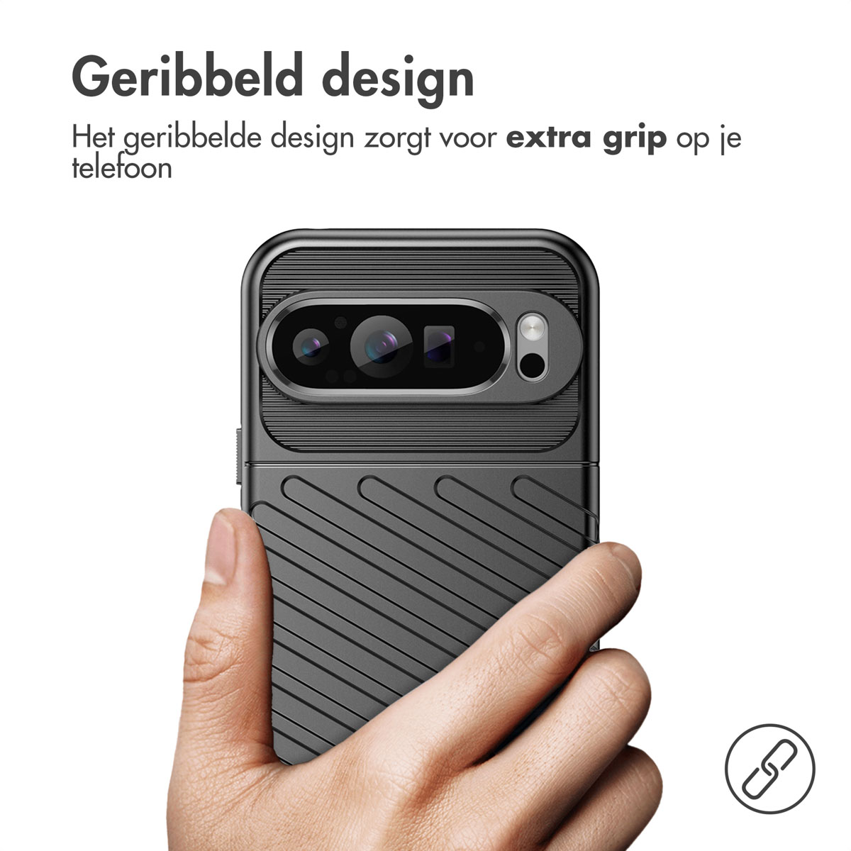 Mano che tiene una custodia per telefono nera con design a coste. Testo: 'Design strutturato.'