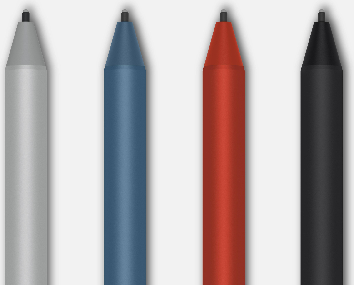 Quatre stylets de couleur : gris, bleu, rouge et noir, disposés horizontalement.