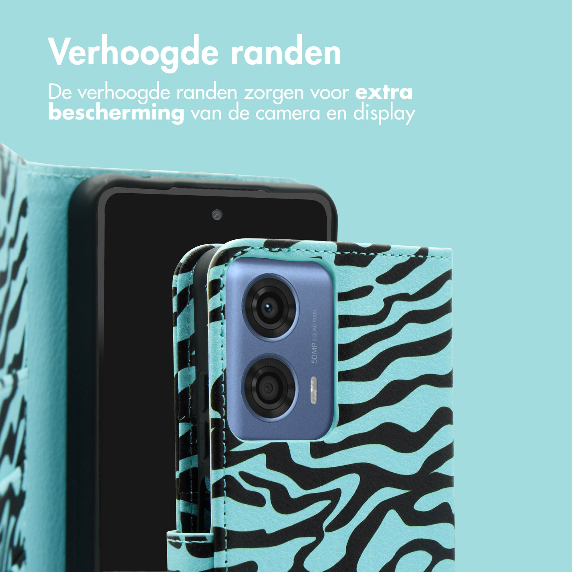 Een telefoon met een blauw-zwart zebraprint hoesje, met zichtbare camera.