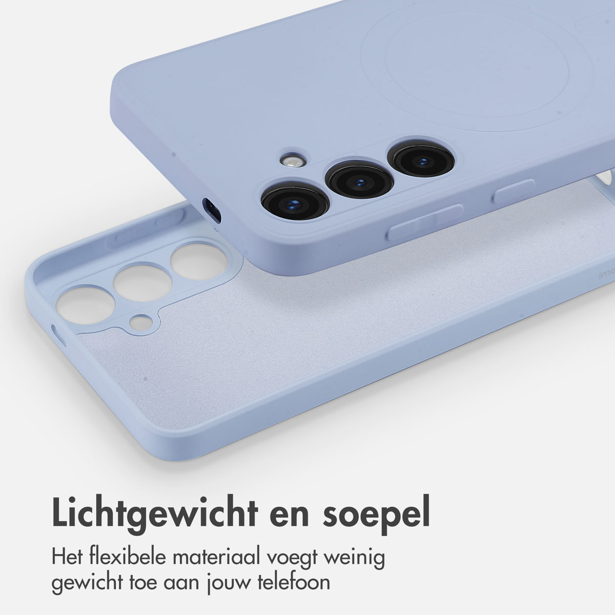 Twee lichtblauwe telefoonhoesjes, de een boven de ander, met camera-uitsparingen.