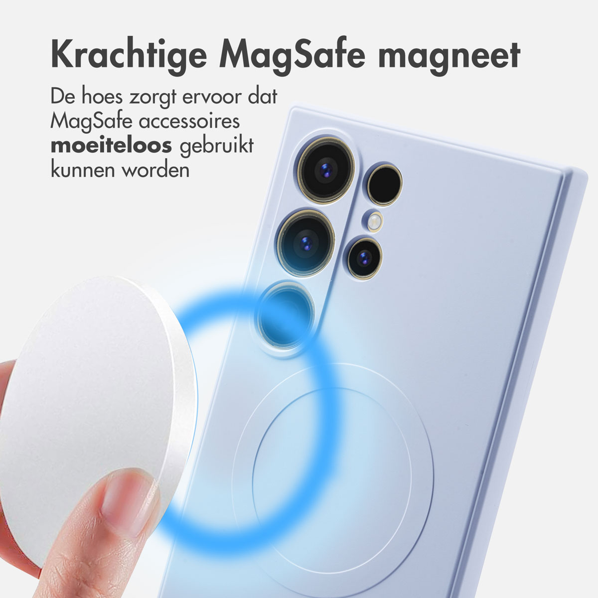 Een witte MagSafe-accessoire bij een lichtblauwe telefoon. Een blauwe ring geeft magnetische verbinding aan. Nederlandse tekst over MagSafe.