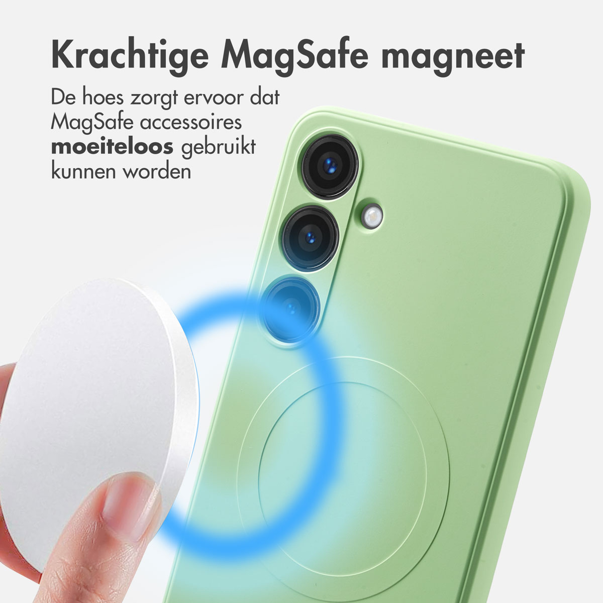 Een hand houdt een witte MagSafe-accessoire in de buurt van een groene telefoonhoes. De tekst bovenaan luidt: 'Kractige MagSafe magneet'.