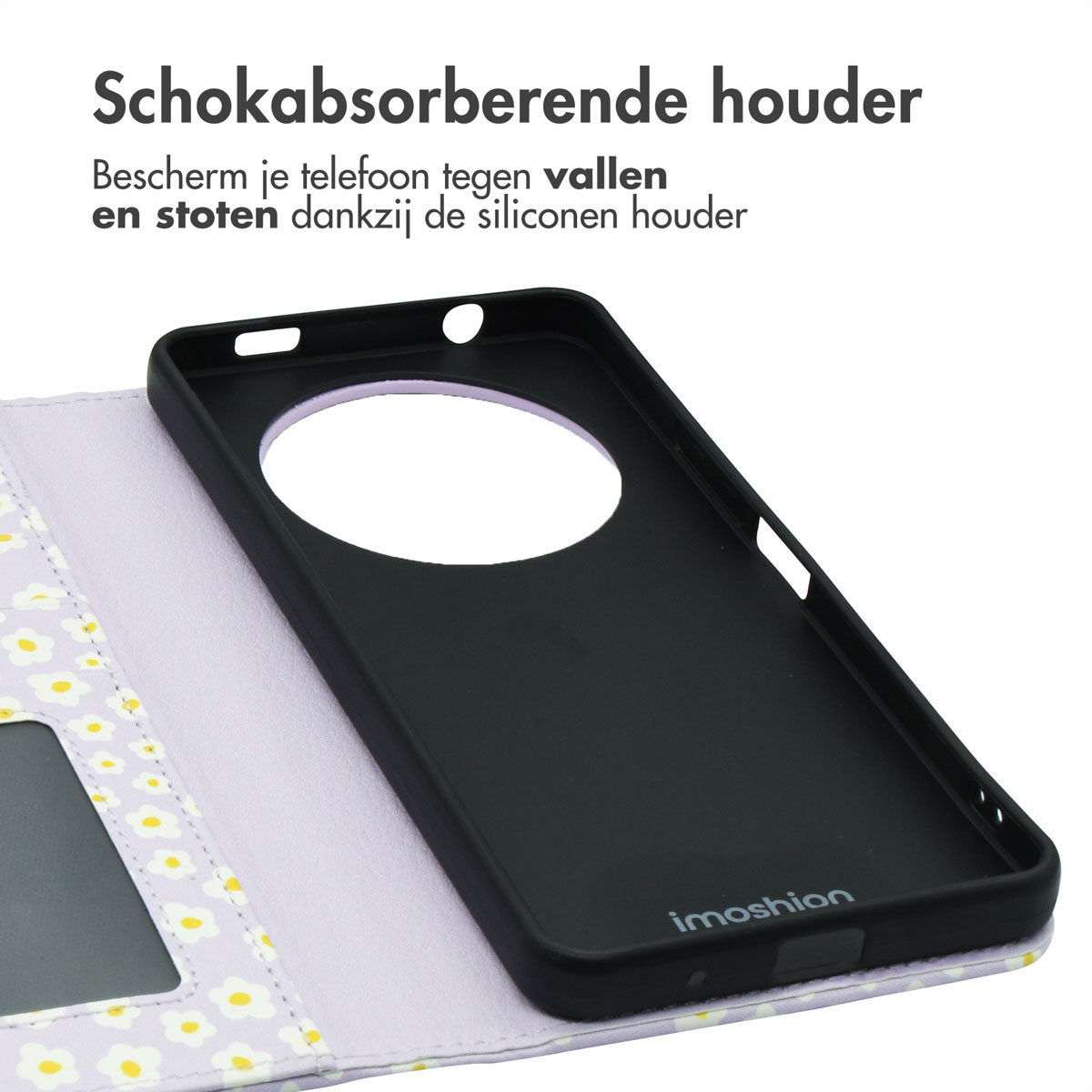 Een zwart telefoonhoesje met bloemenpatroon links en een grote ronde uitsparing.