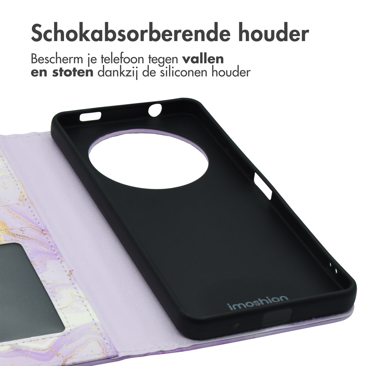Telefoonhoesje met zwart interieur en paarse bloemenbuitenkant, open. Tekst in het Nederlands bovenaan.