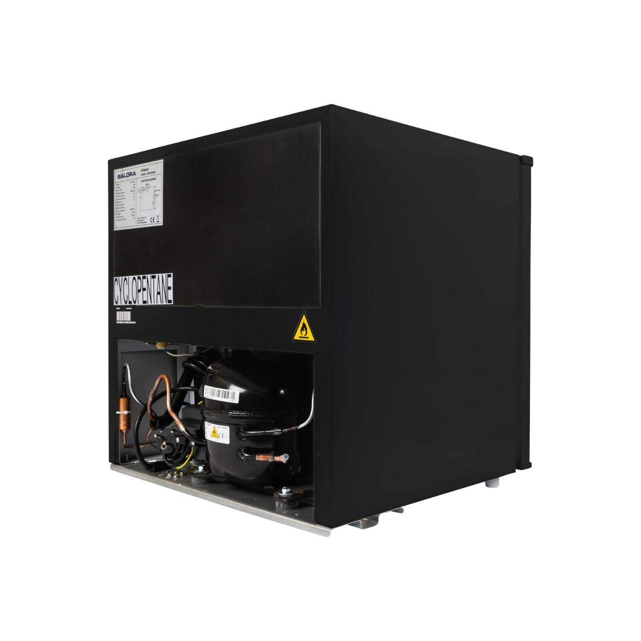 Een zwart koelkastonderdeel met labels en een compressor. De achterkant toont de interne componenten van het apparaat.