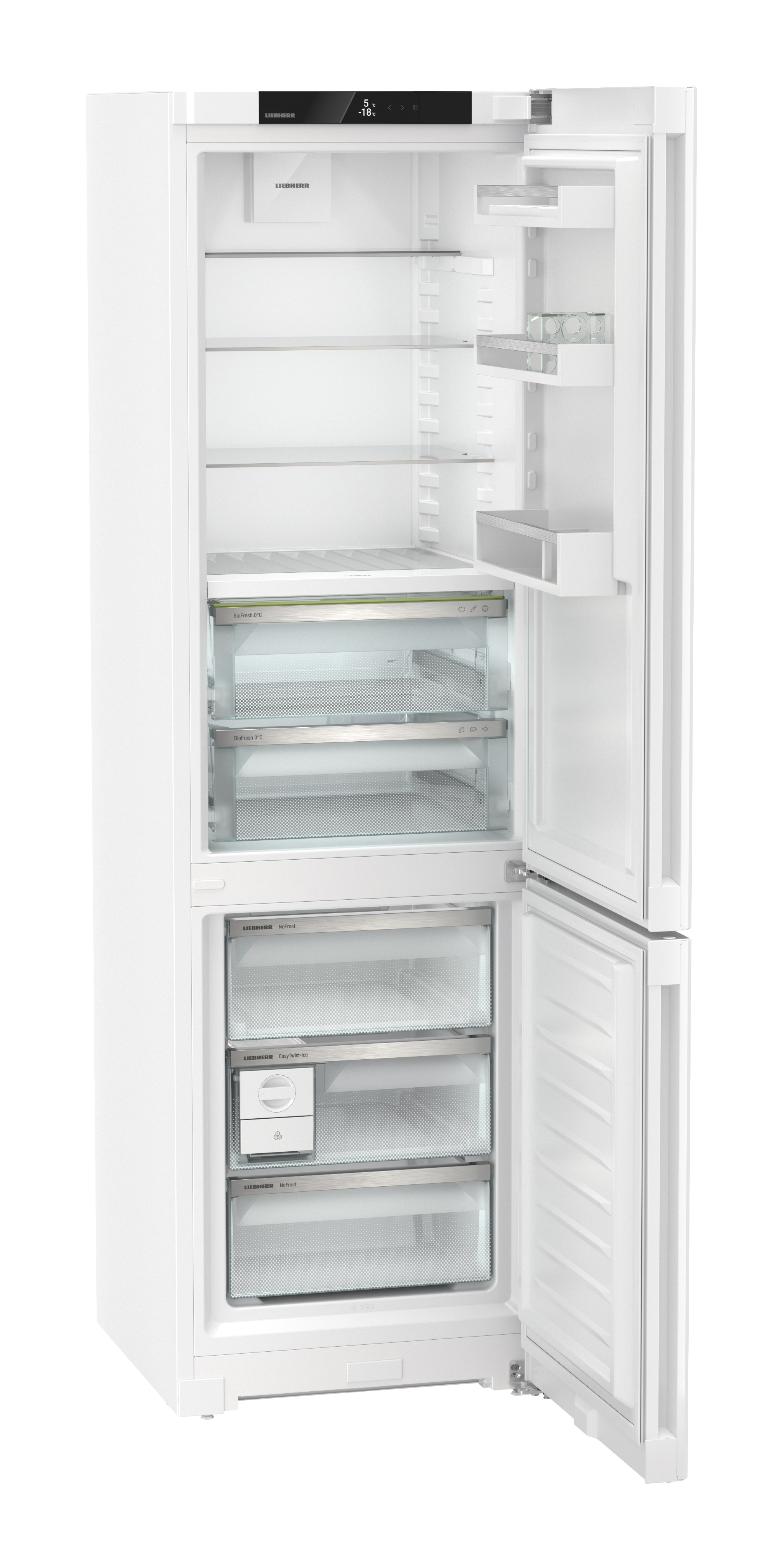 Refrigerador blanco con puerta abierta, mostrando estantes, cajones e iluminación interior. Aislado.