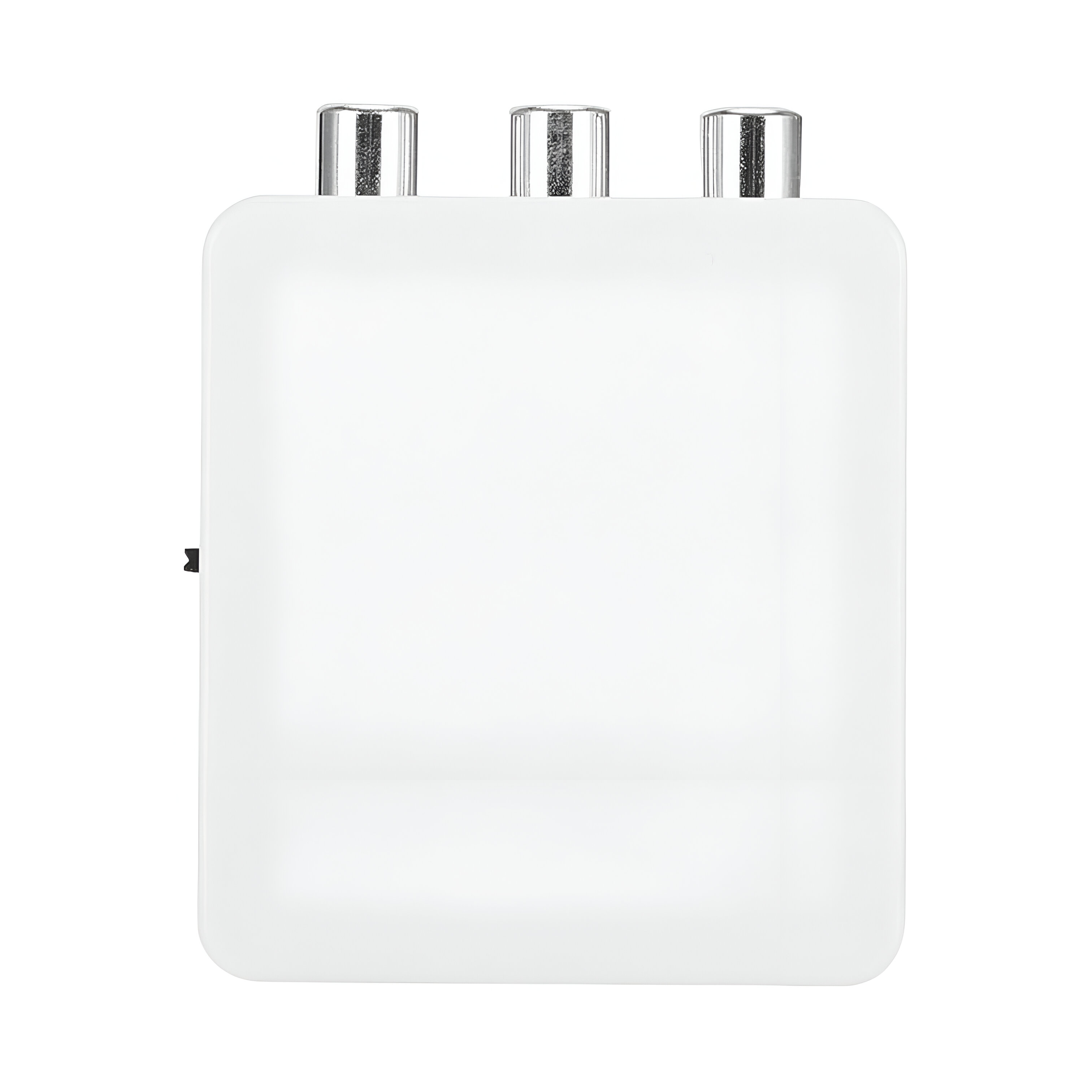 Dispositivo rectangular blanco con tres conectores plateados salientes. Fondo blanco.