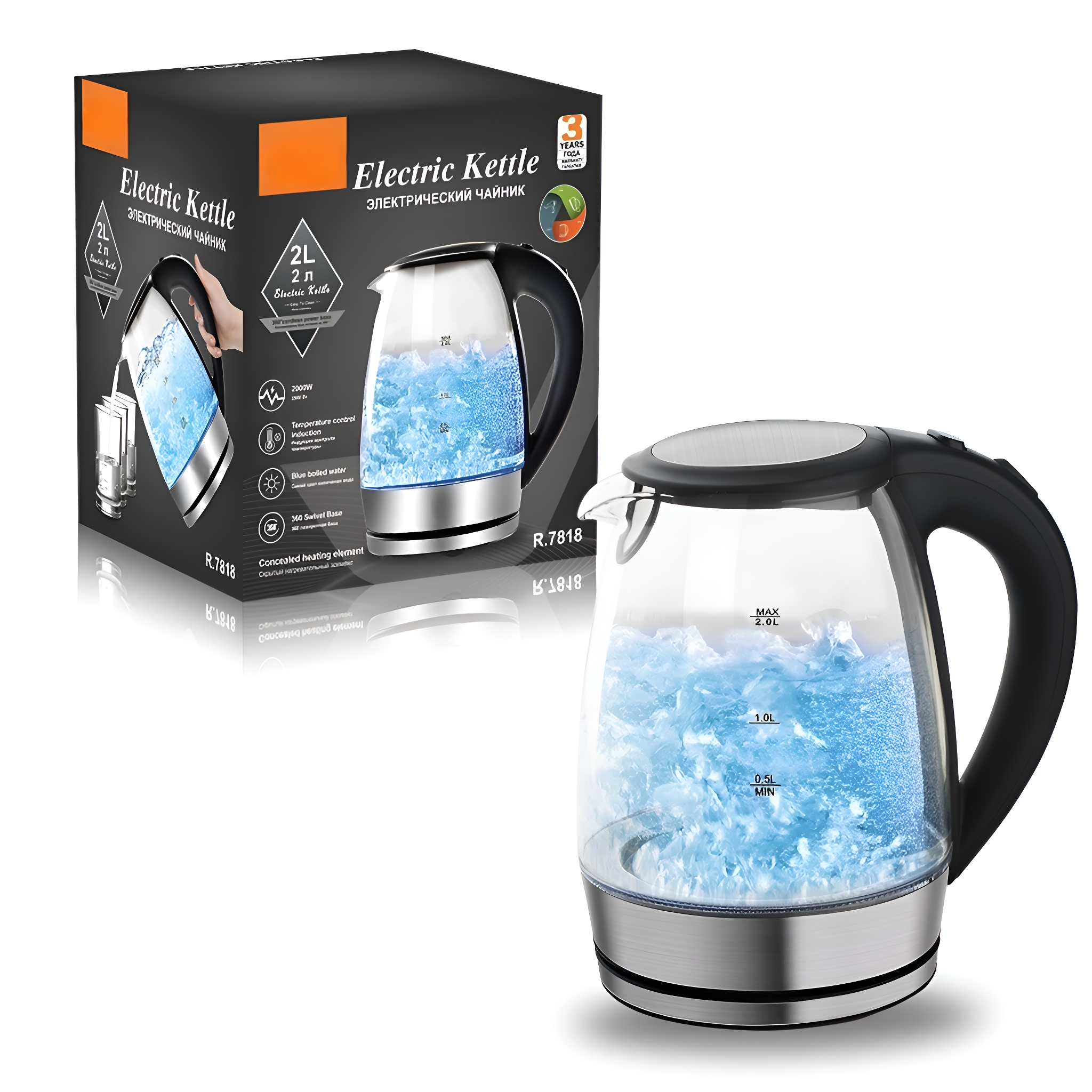 Ein Wasserkocher mit einer Box. Der Wasserkocher ist transparent mit blauem Eis darin. Der Hintergrund ist weiß.