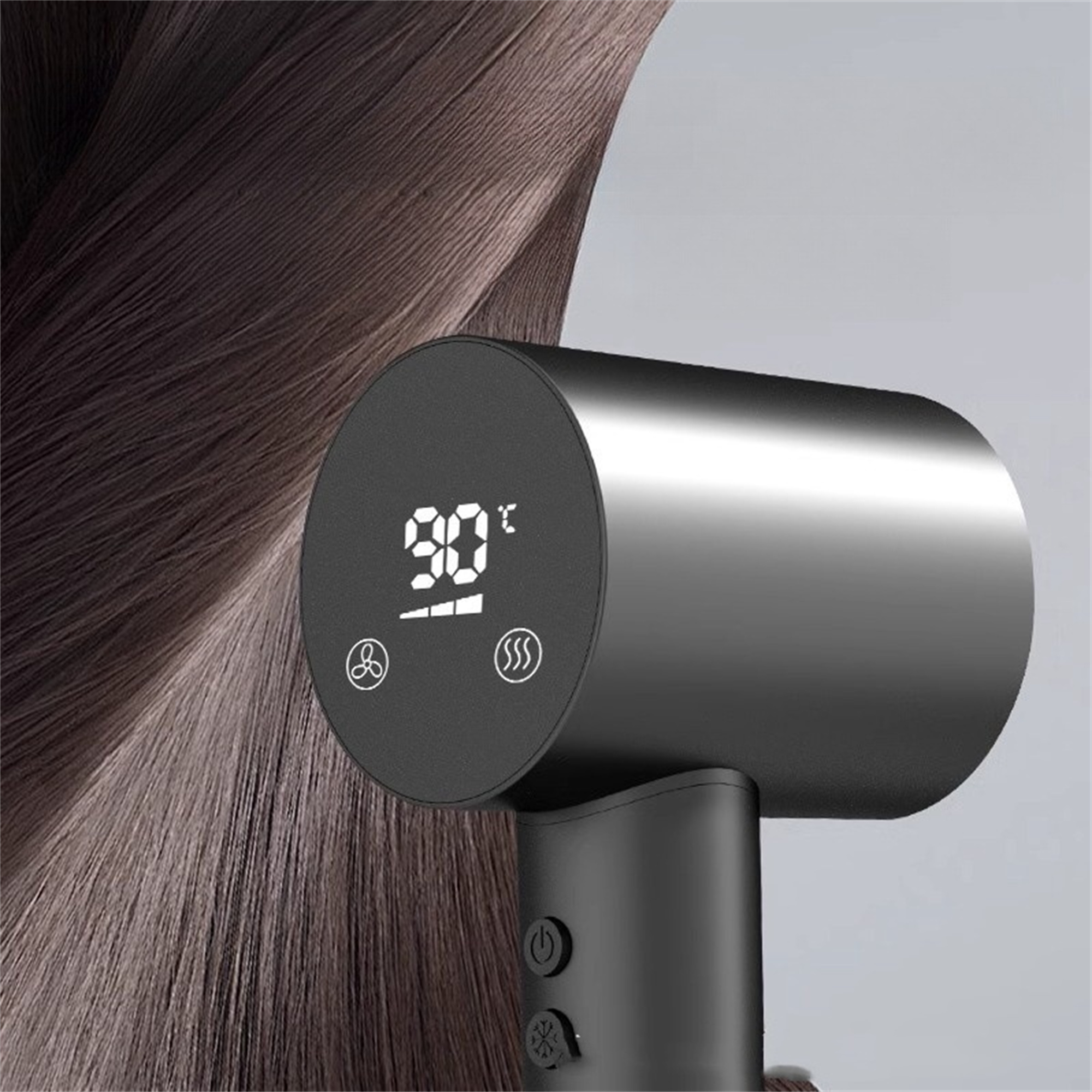 Ein schwarzer Haartrockner mit digitaler Anzeige von Temperatur und Einstellungen, mit Haar.