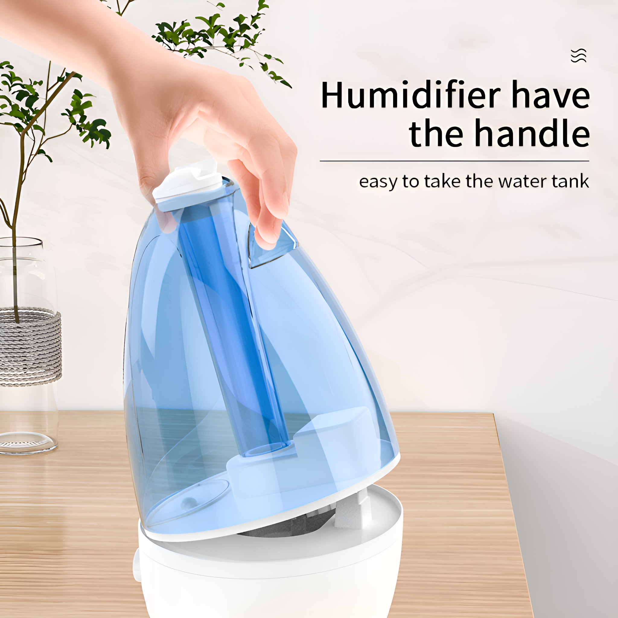 Eine Hand hält einen blauen Luftbefeuchtertank, der Rest ist weiß.