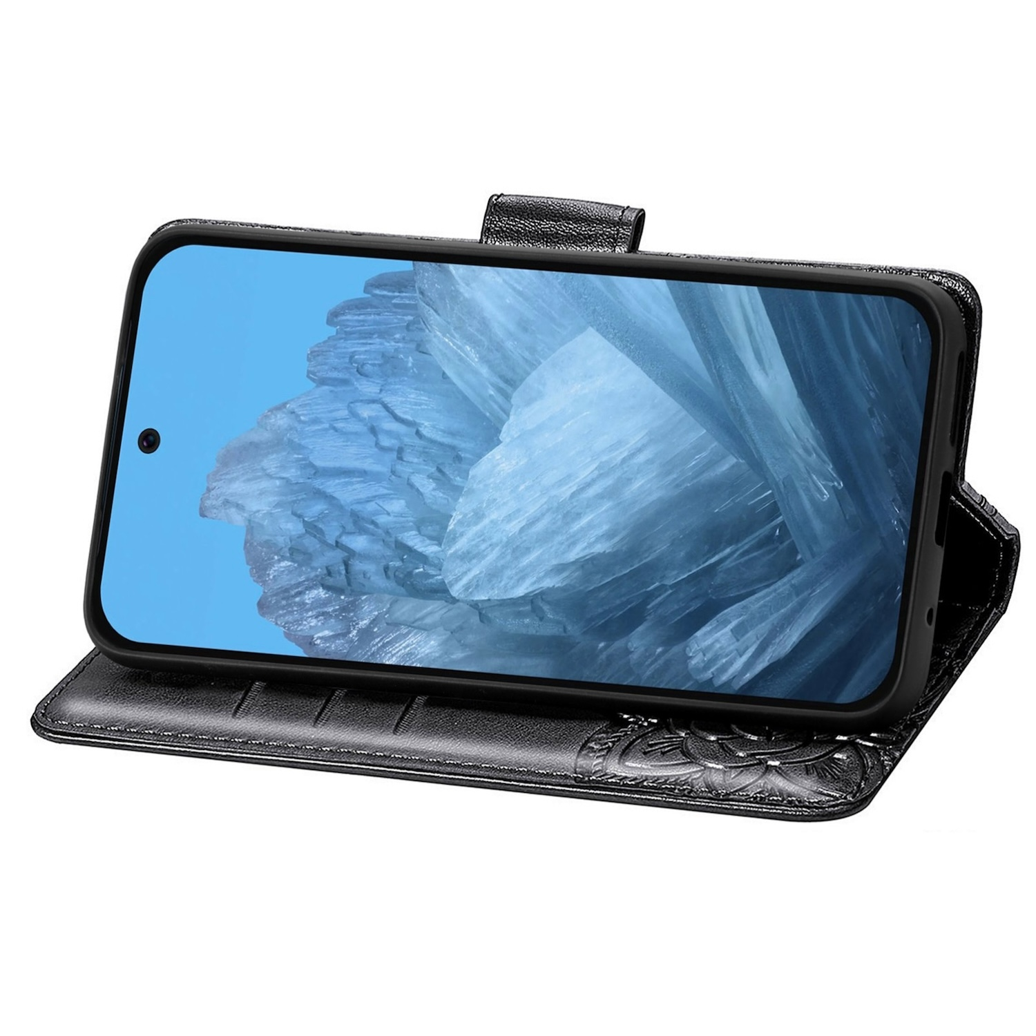 Ein Smartphone in einer schwarzen, strukturierten Hülle, offen. Das Telefon zeigt einen blauen Hintergrund.