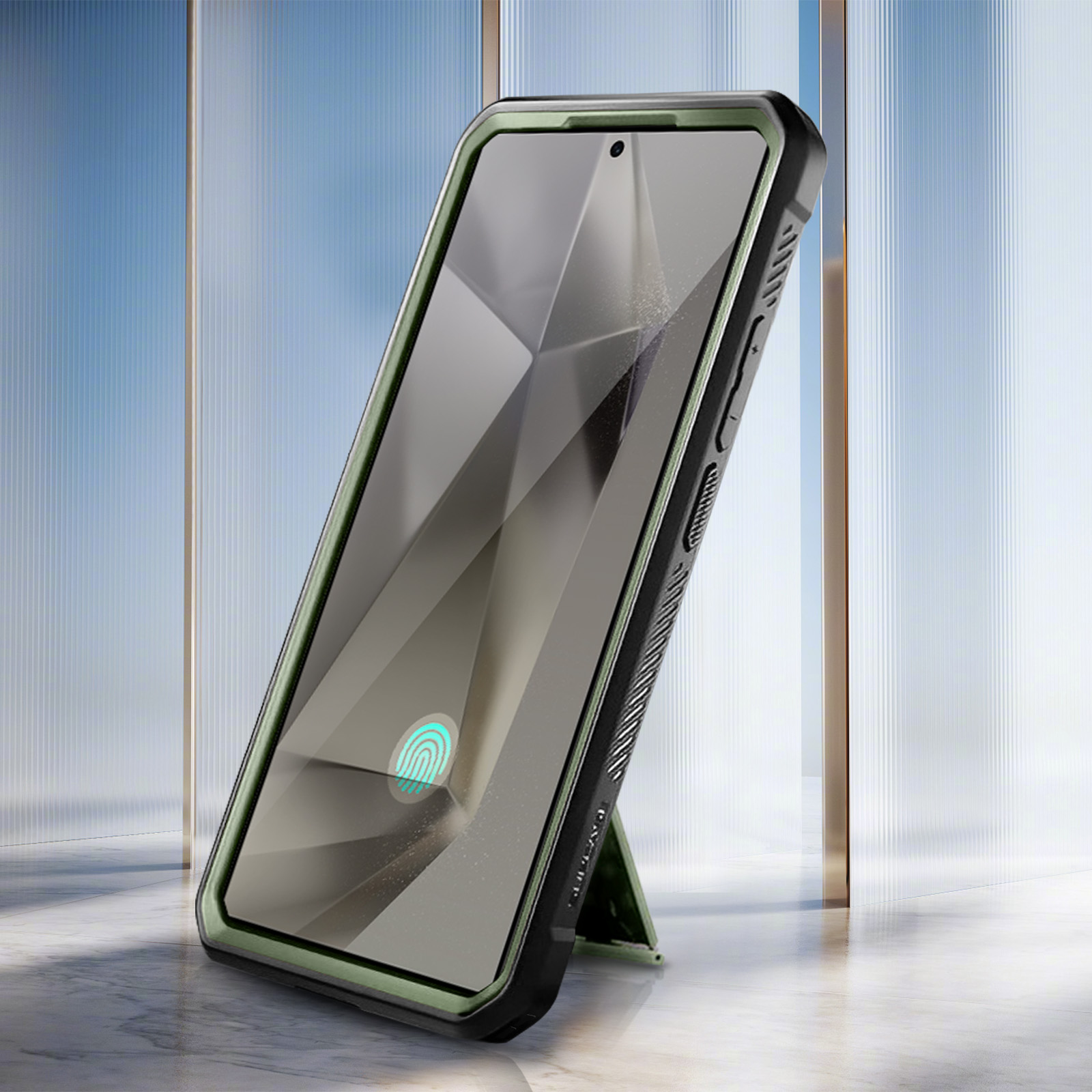 Smartphone in Schutzhülle. Mit Bildschirm, grüner Umrandung und Ständer. An eine Wand gelehnt.