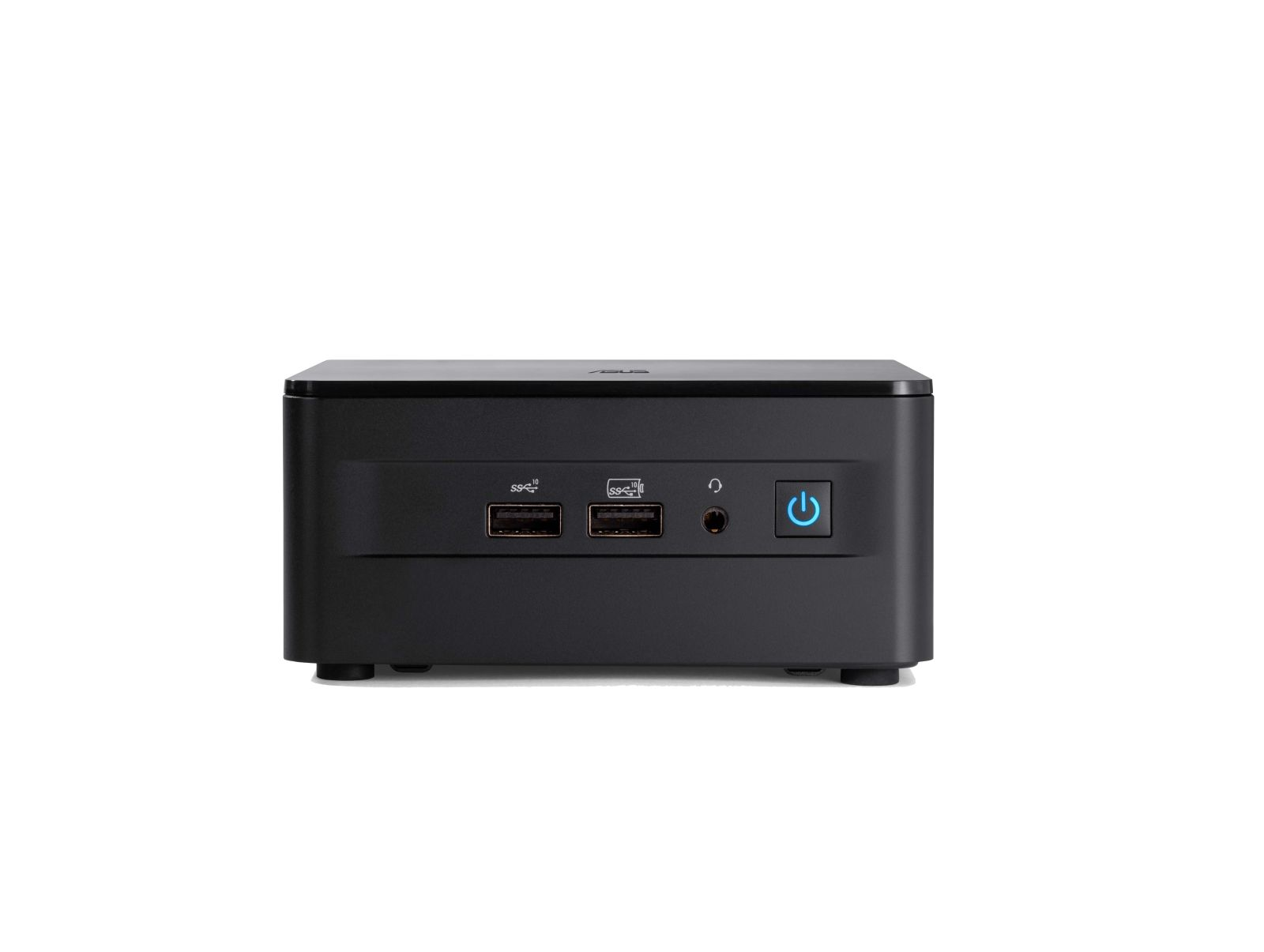 Mini PC nero, vista frontale, con porte USB, jack audio e pulsante di accensione. Sfondo bianco pulito, design semplice.