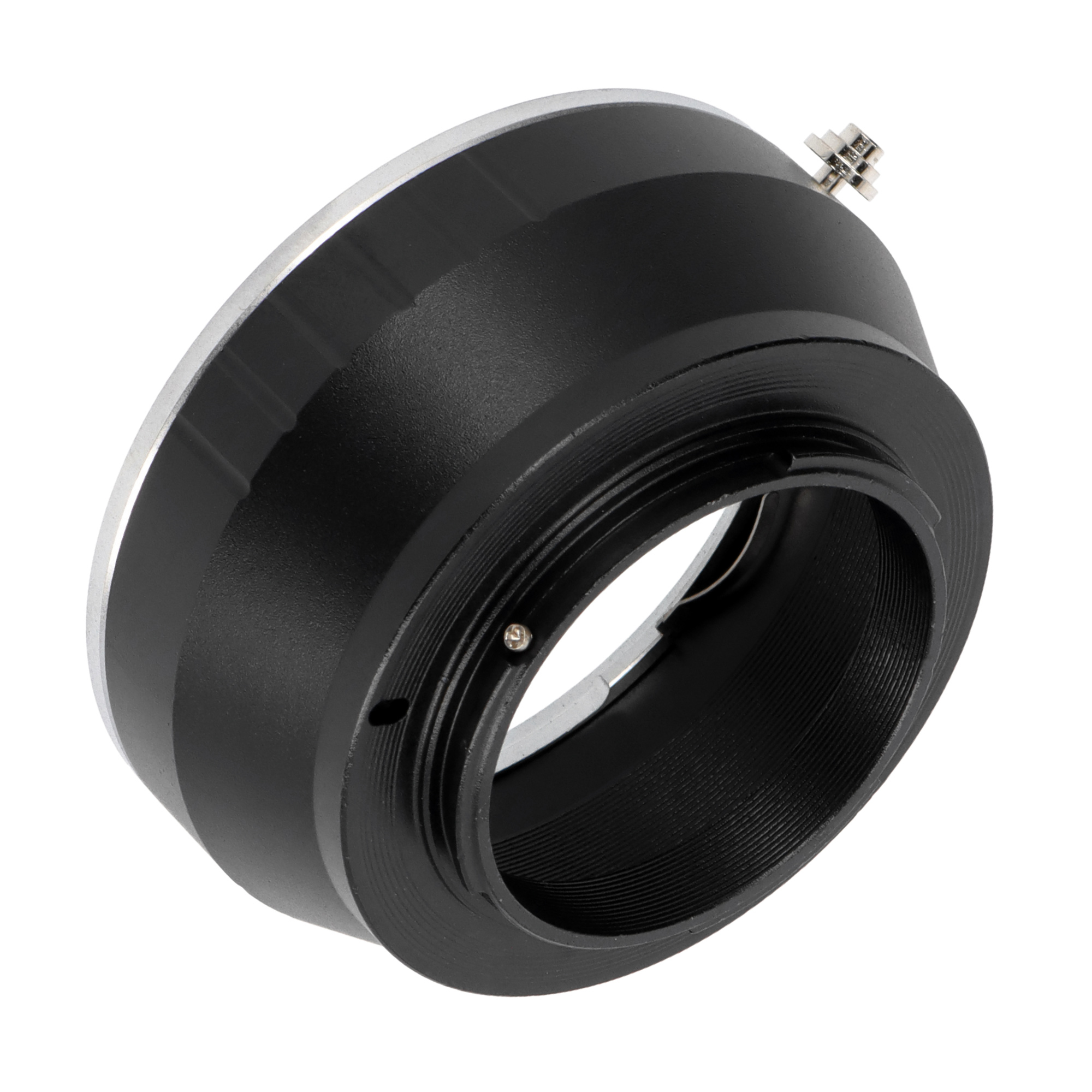 Ein schwarzer Metalladapter mit einem silbernen Ring auf weißem Hintergrund.