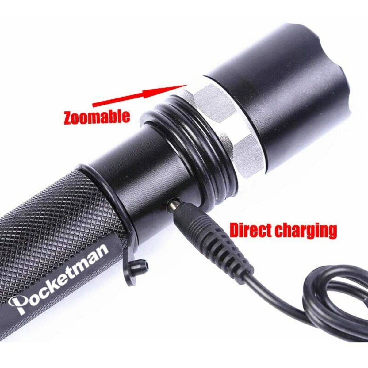 Schwarze Taschenlampe mit Zoomfunktion und direktem Ladeanschluss mit Ladekabel.