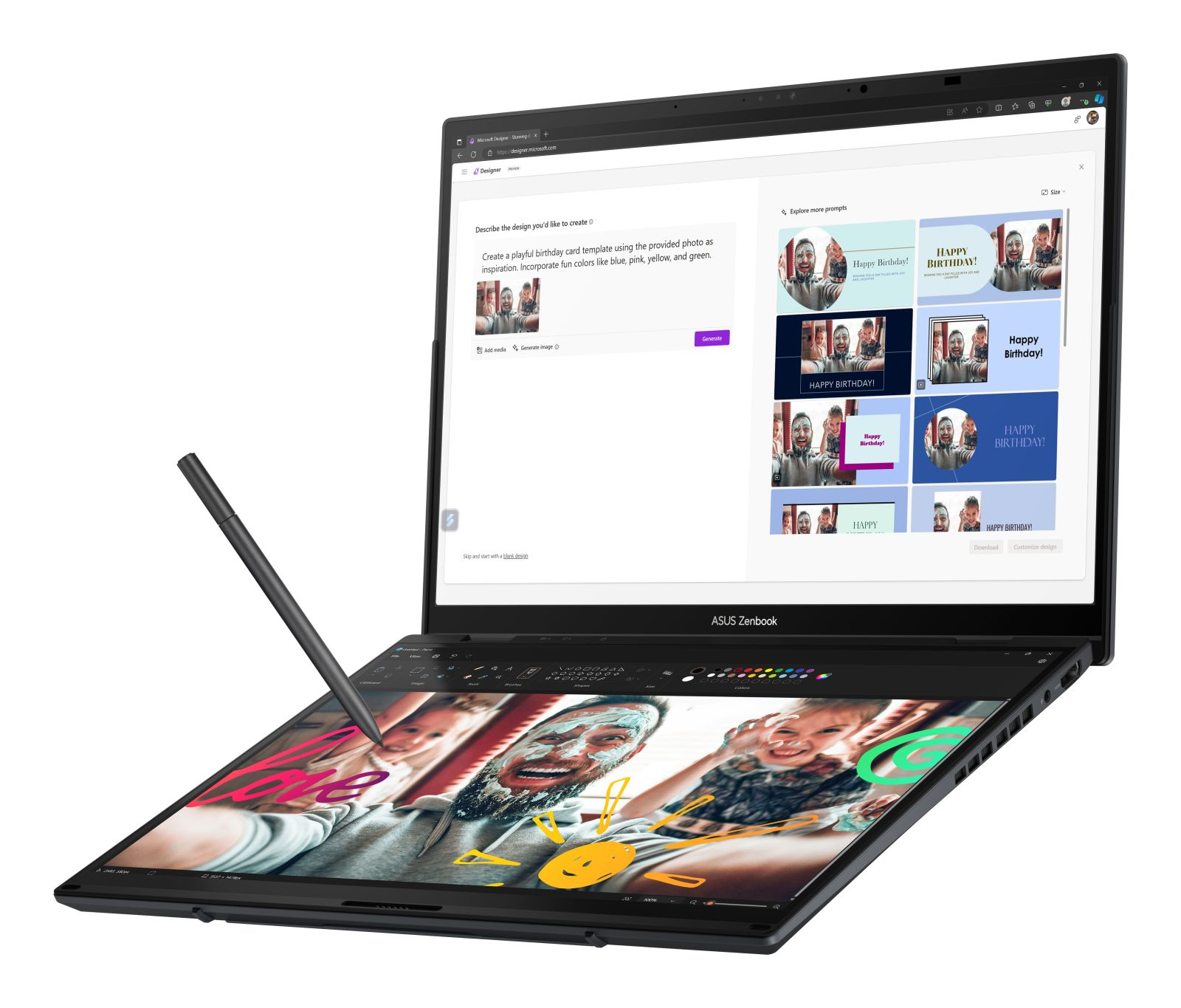 Schwarzer Laptop mit einem Stift. Der Bildschirm zeigt ein Designprogramm mit Fotos und Text.