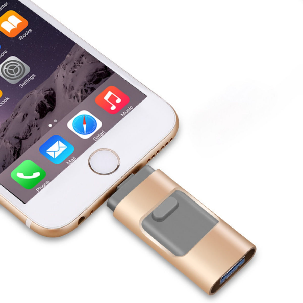 Goldfarbener USB-Stick, der in ein weißes Telefon gesteckt wird. Telefon zeigt Apps an.