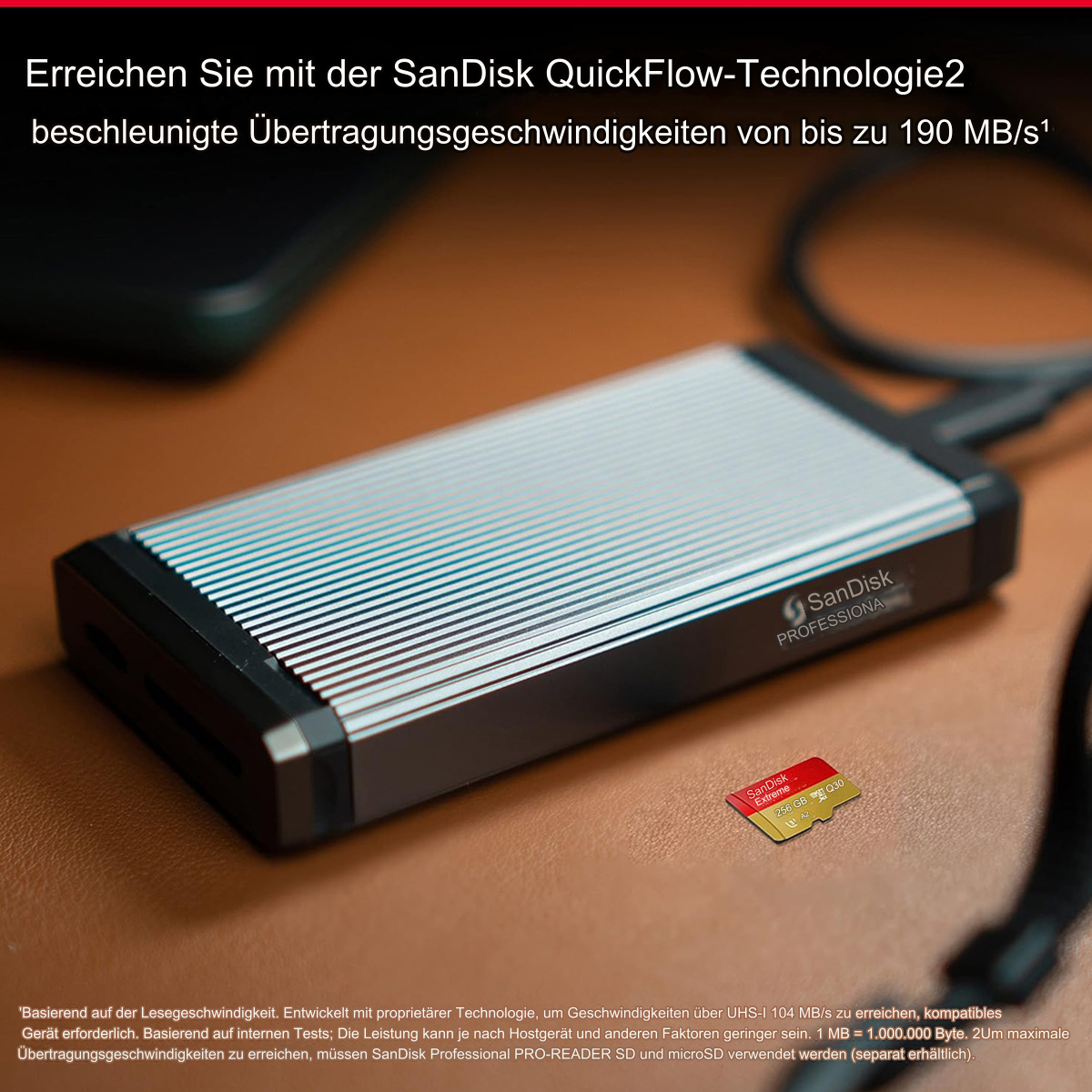 Ein SanDisk Professional Gerät mit einer roten SD-Karte daneben, auf einer braunen Oberfläche, mit Text über Datenübertragung.